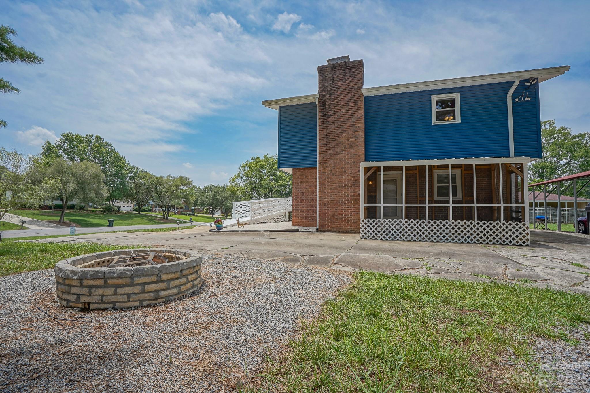 2636 Woodcrest Drive SW