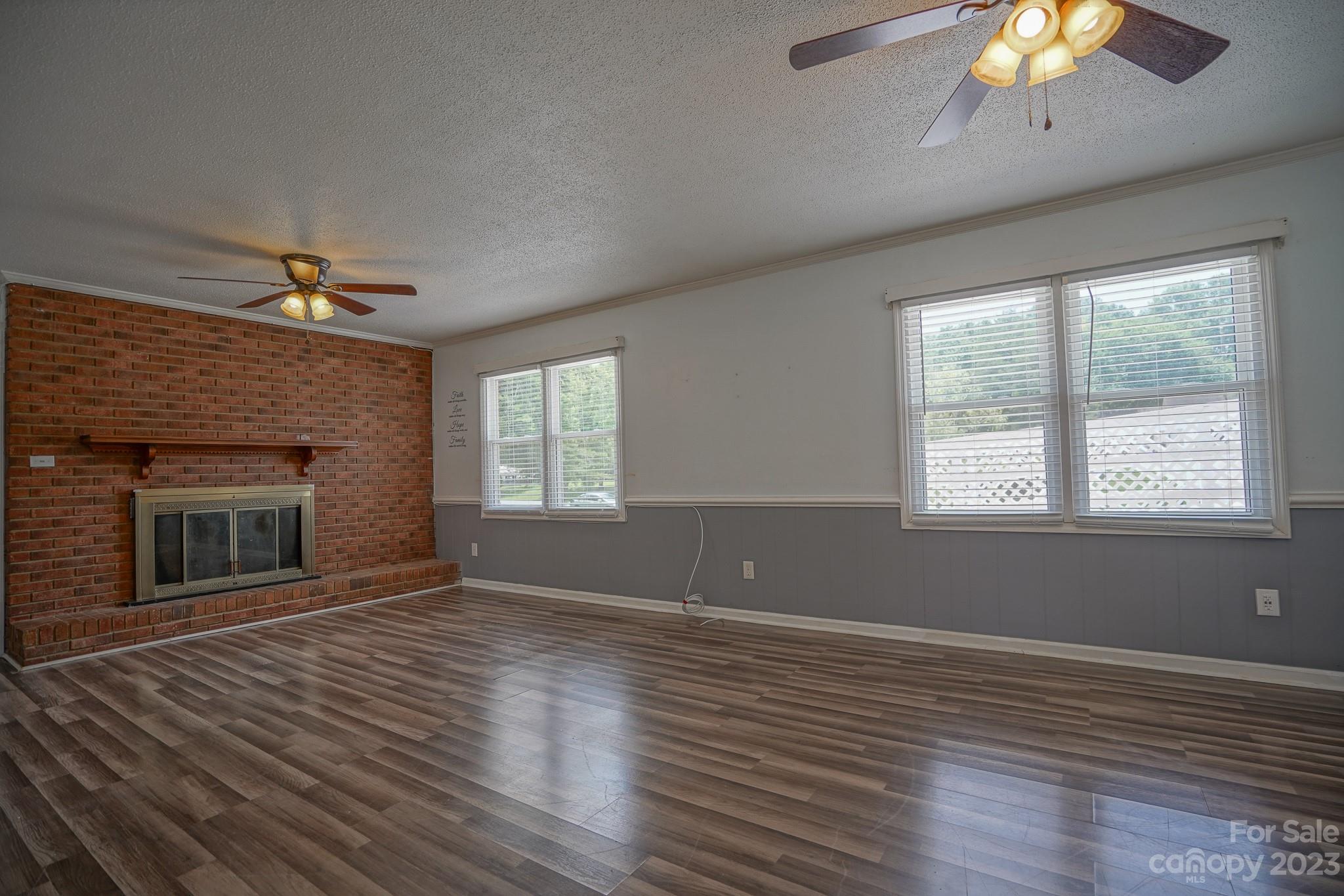 2636 Woodcrest Drive SW