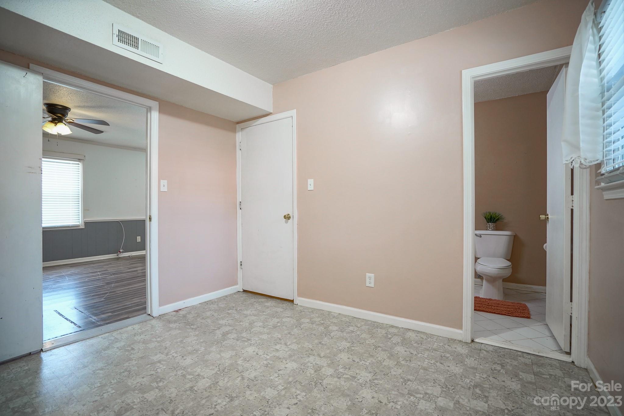 2636 Woodcrest Drive SW