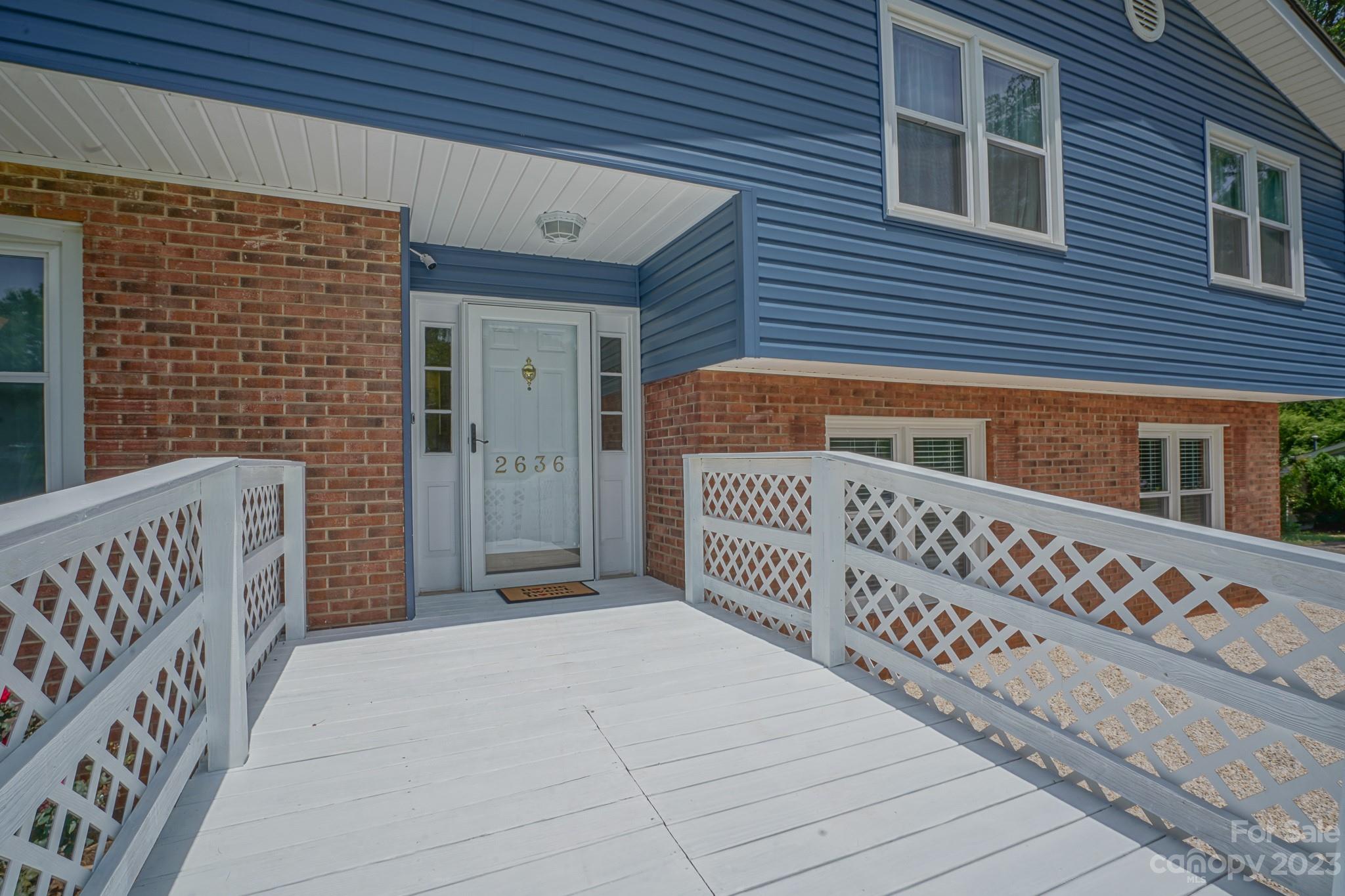 2636 Woodcrest Drive SW