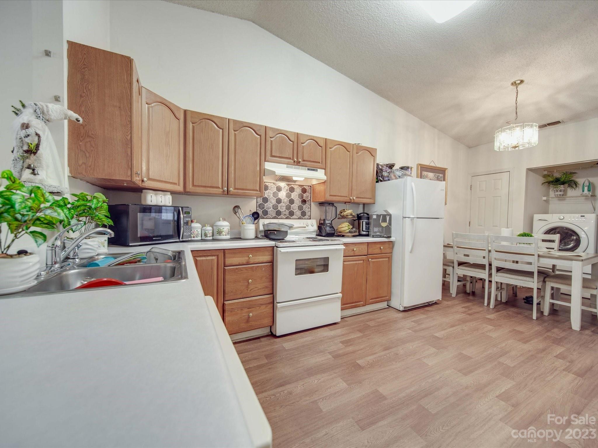 1216 Bringle Ferry Road