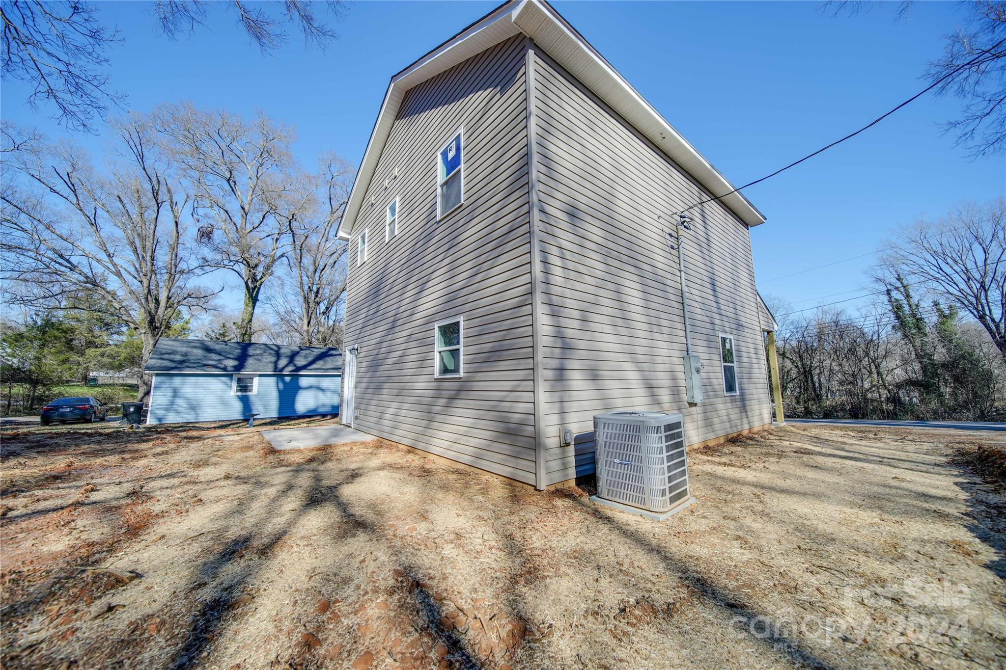 1041 Pine Circle Drive NW