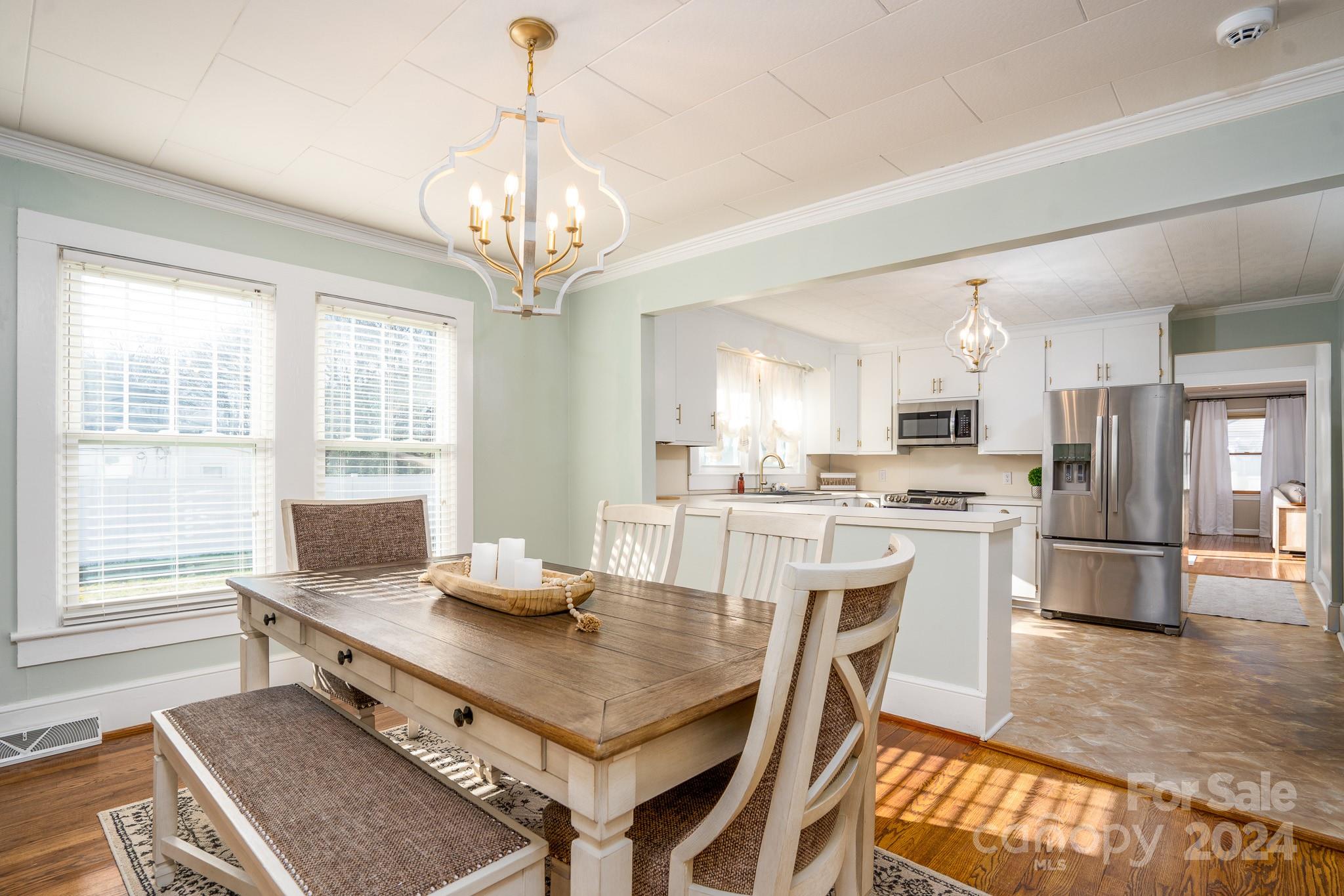 10 Willowbrook Drive NW