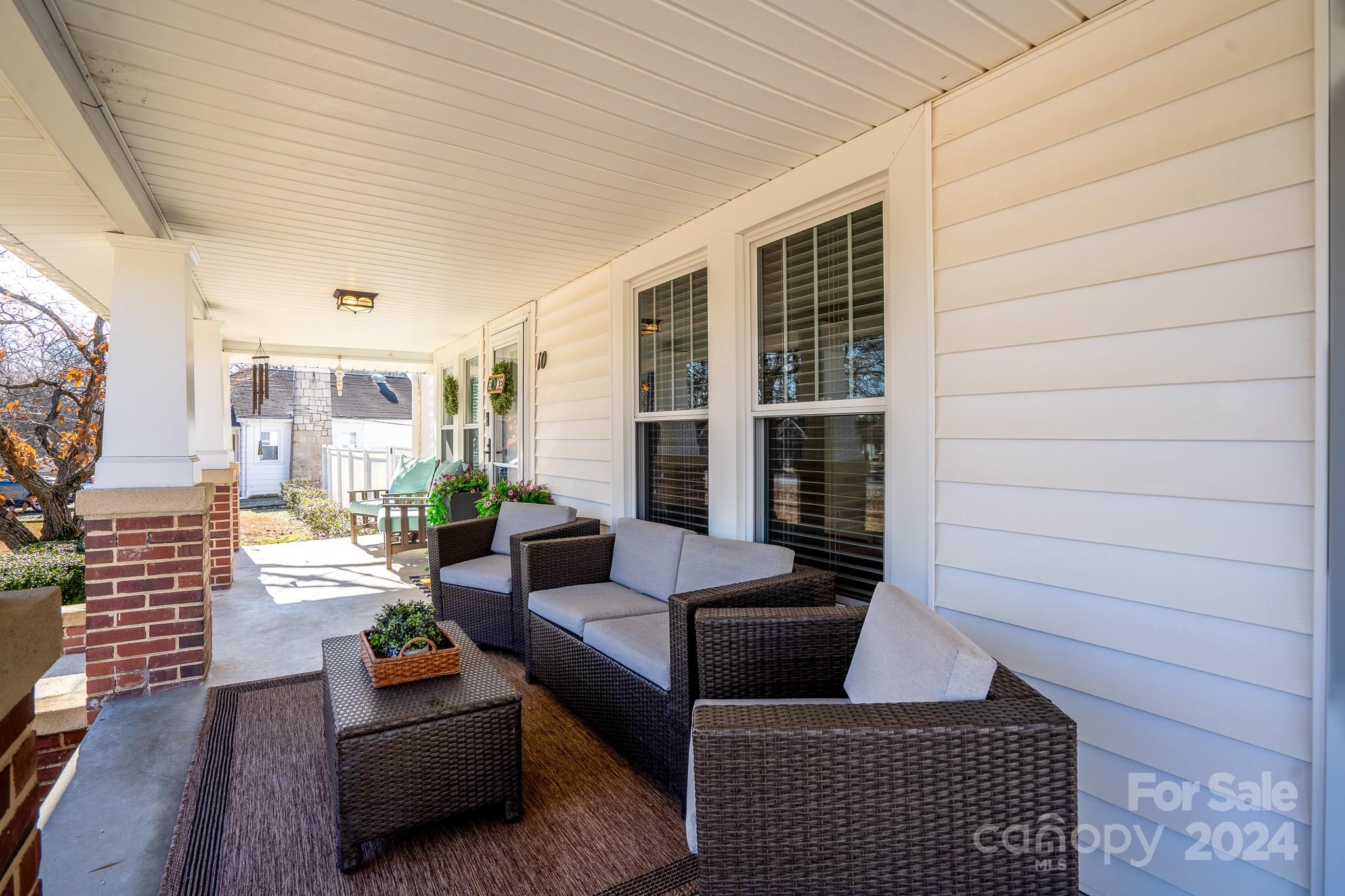 10 Willowbrook Drive NW