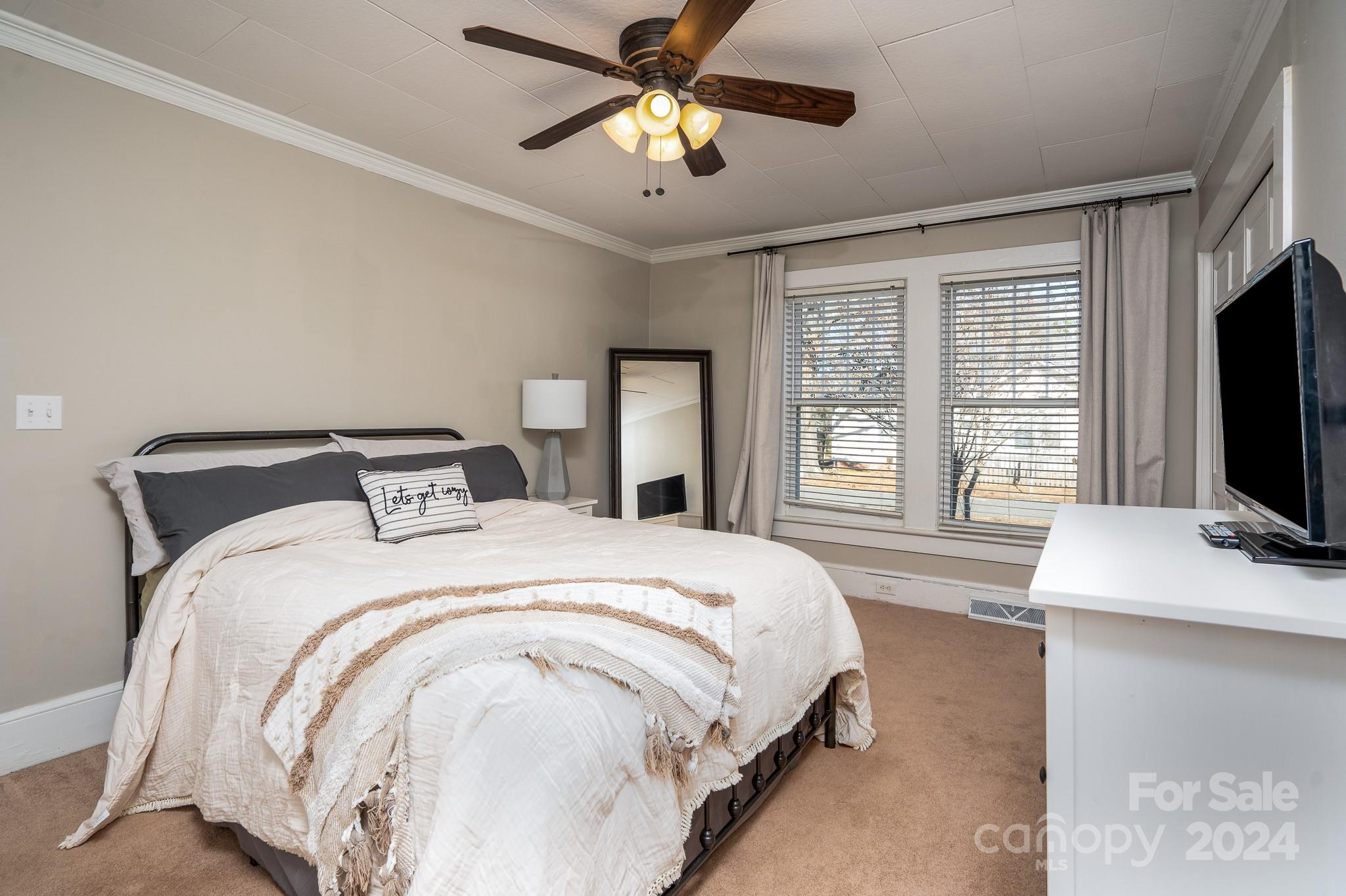 10 Willowbrook Drive NW