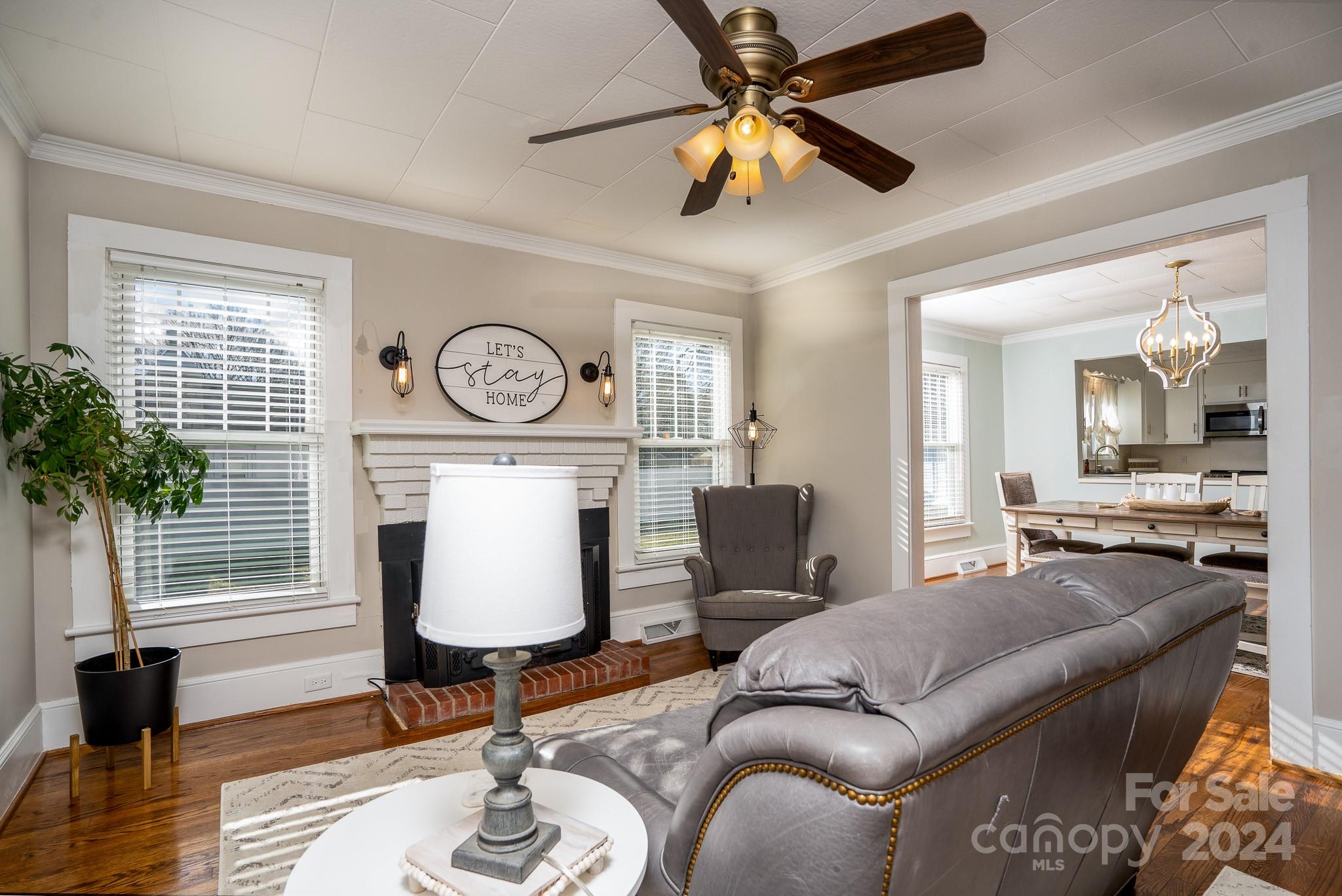 10 Willowbrook Drive NW