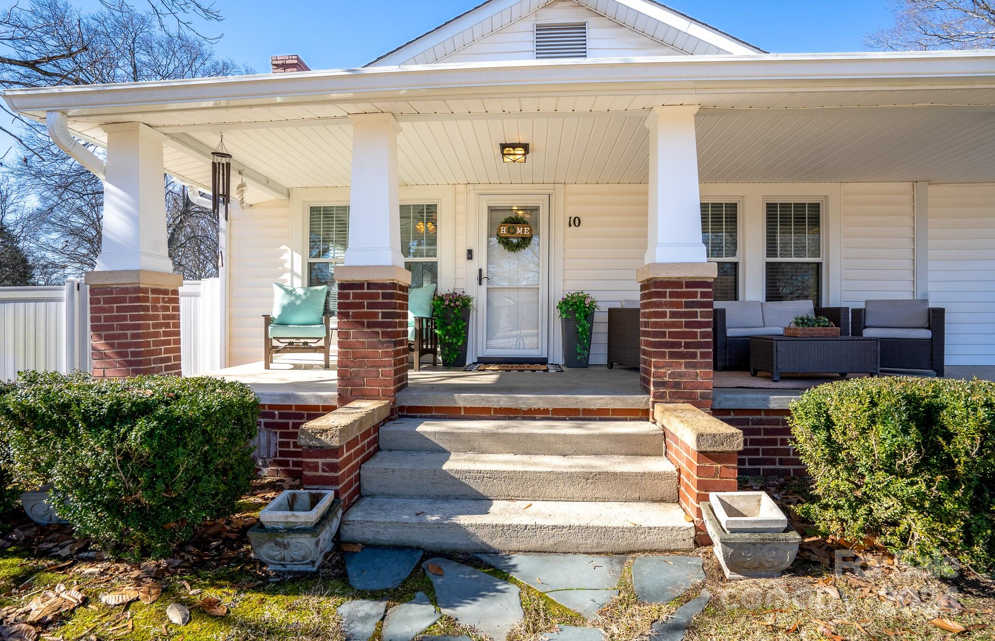 10 Willowbrook Drive NW