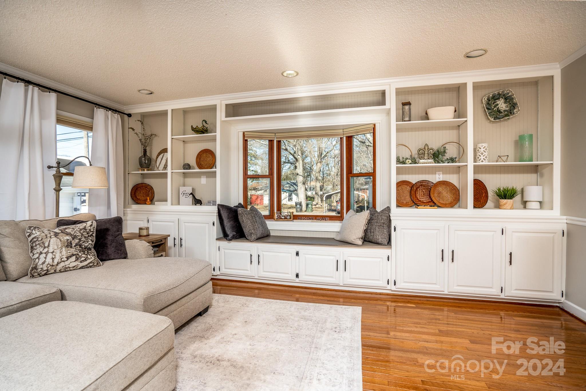 10 Willowbrook Drive NW