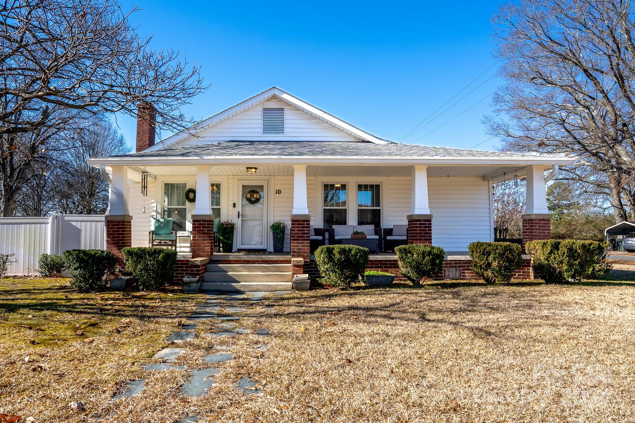 10 Willowbrook Drive NW