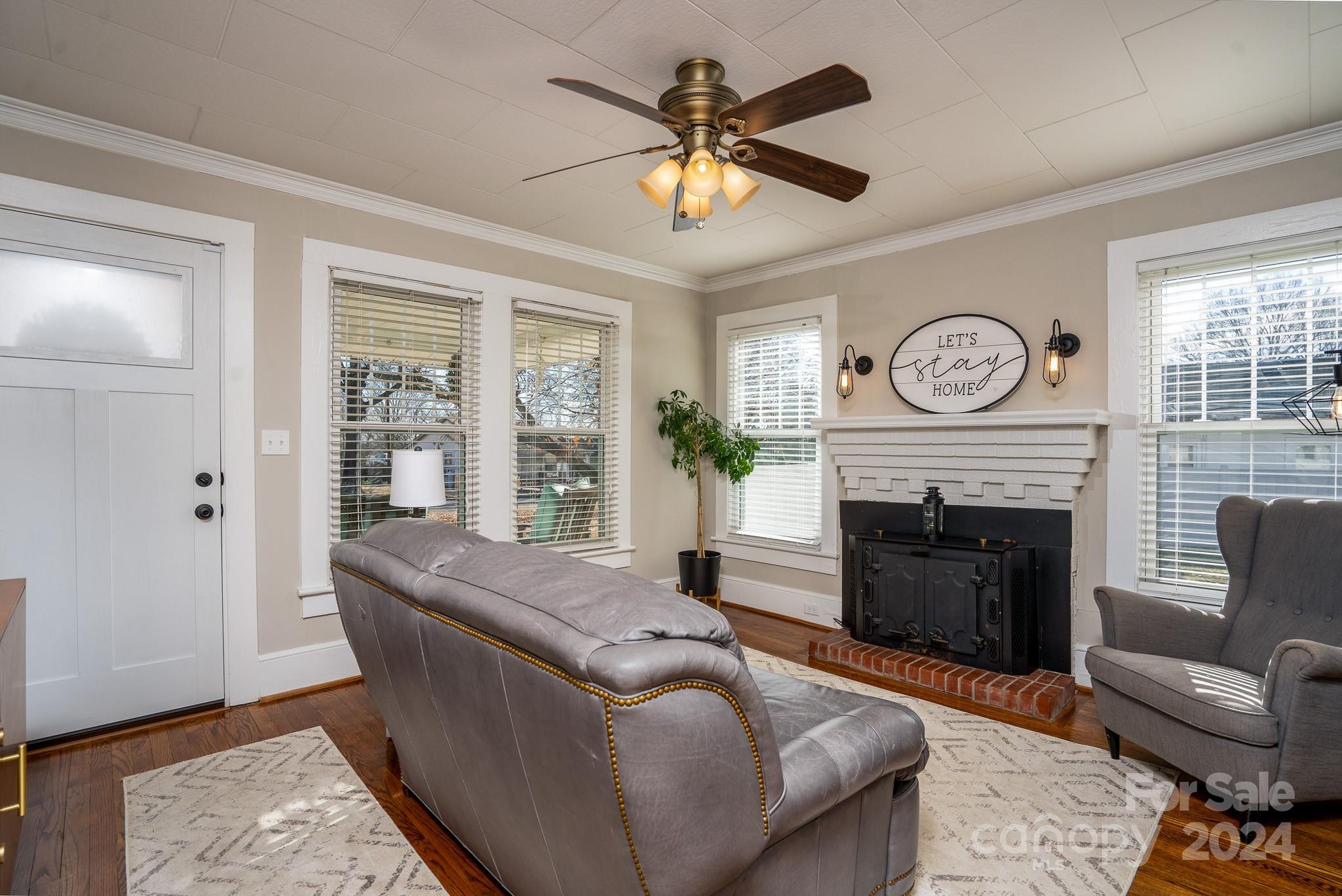 10 Willowbrook Drive NW