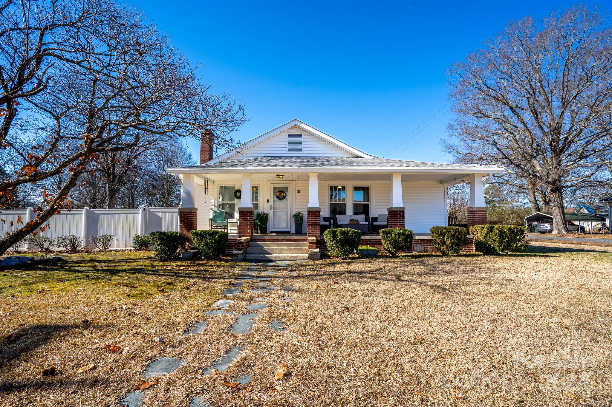 10 Willowbrook Drive NW