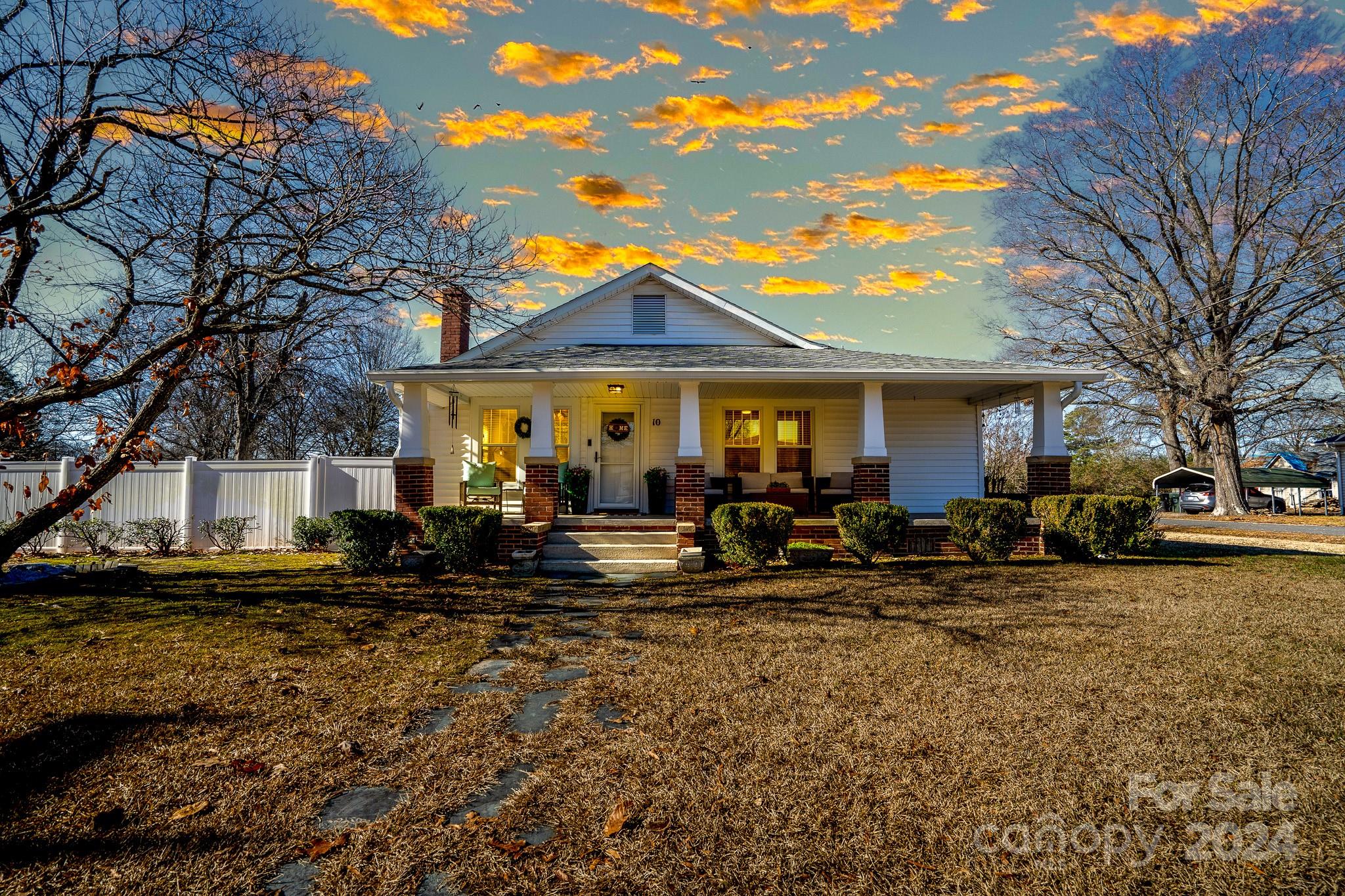 10 Willowbrook Drive NW