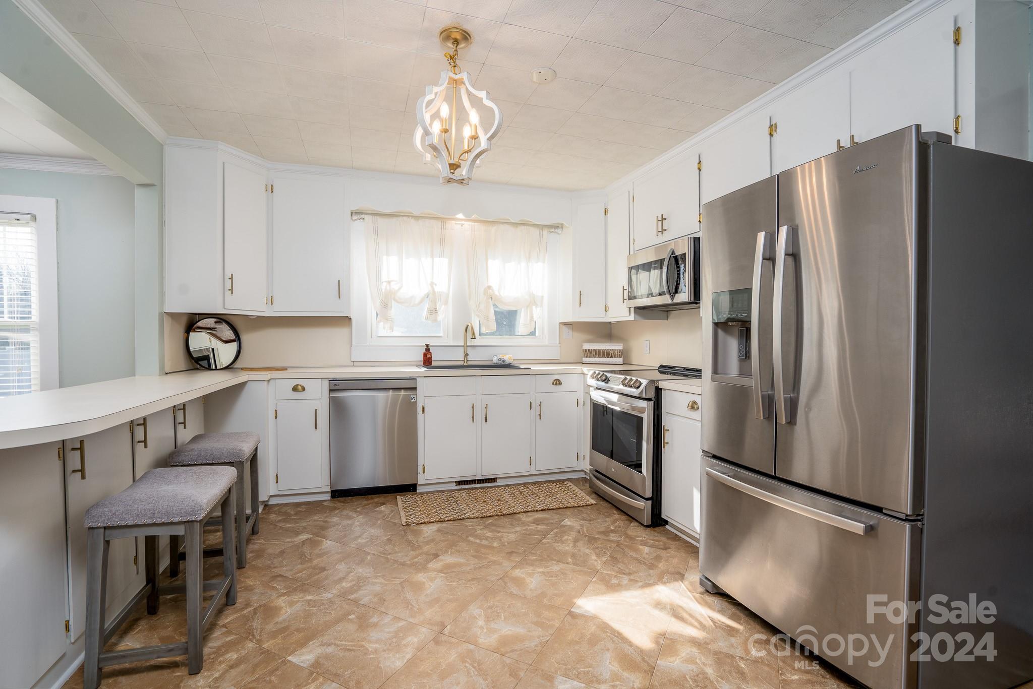 10 Willowbrook Drive NW