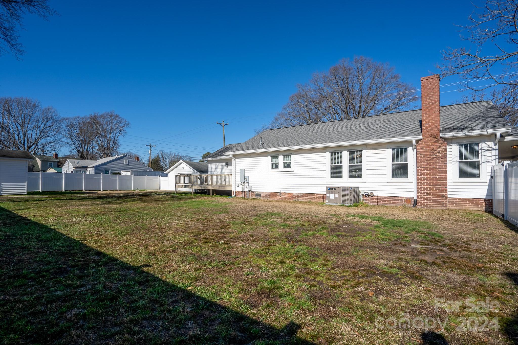 10 Willowbrook Drive NW