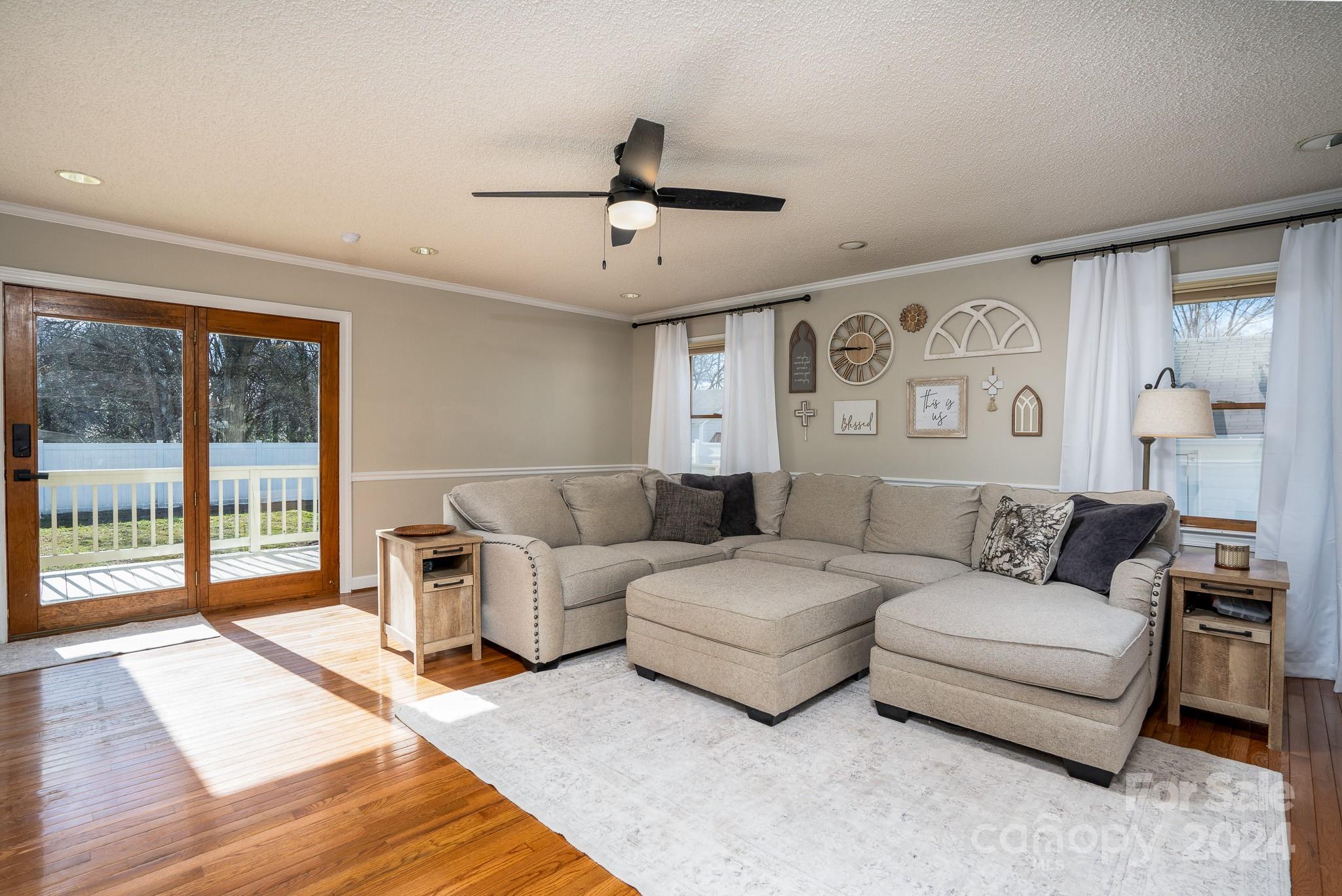 10 Willowbrook Drive NW