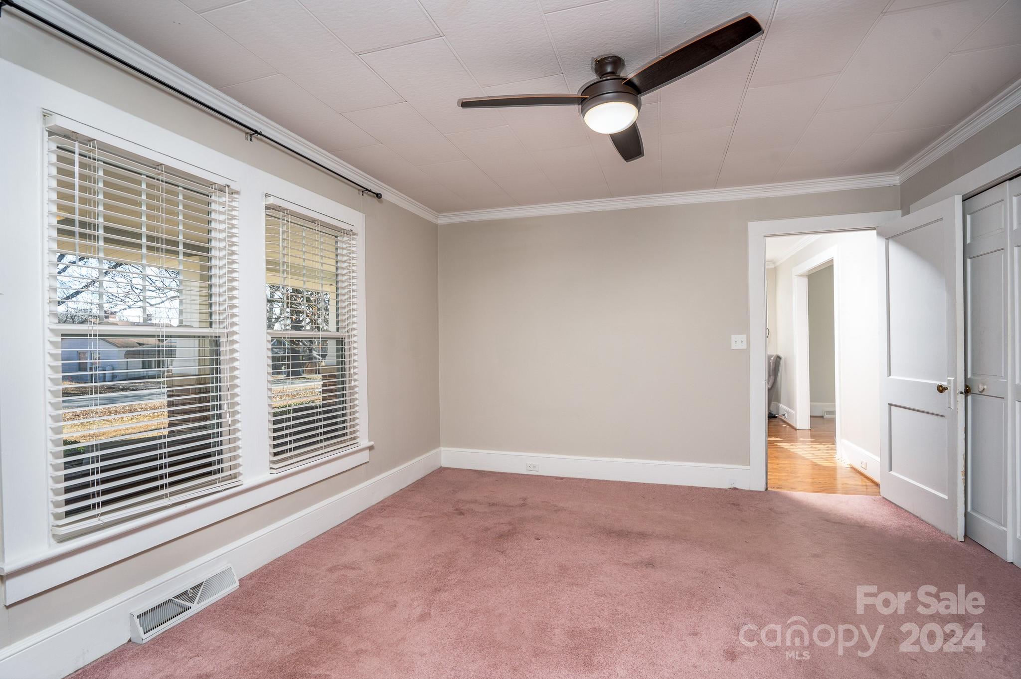 10 Willowbrook Drive NW