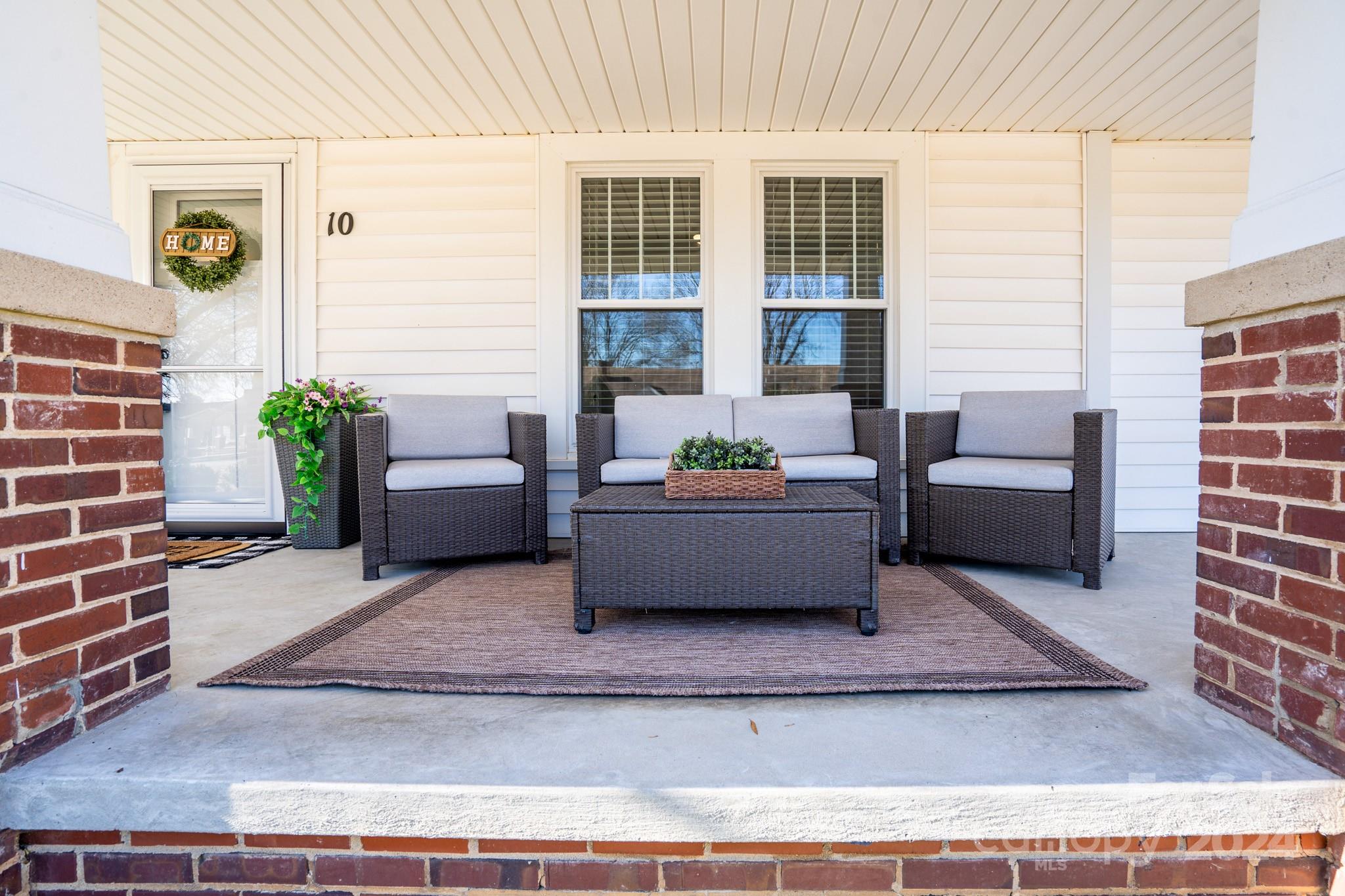 10 Willowbrook Drive NW