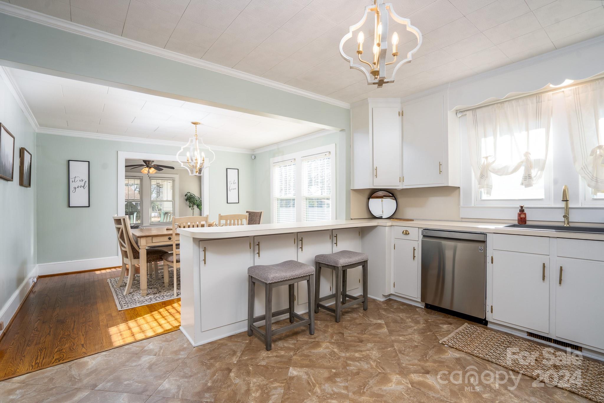 10 Willowbrook Drive NW