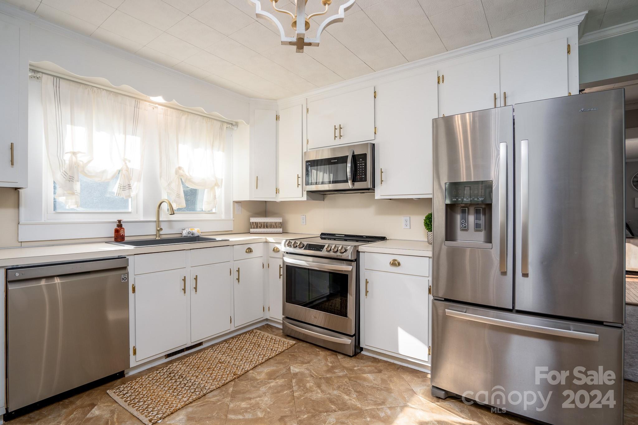 10 Willowbrook Drive NW