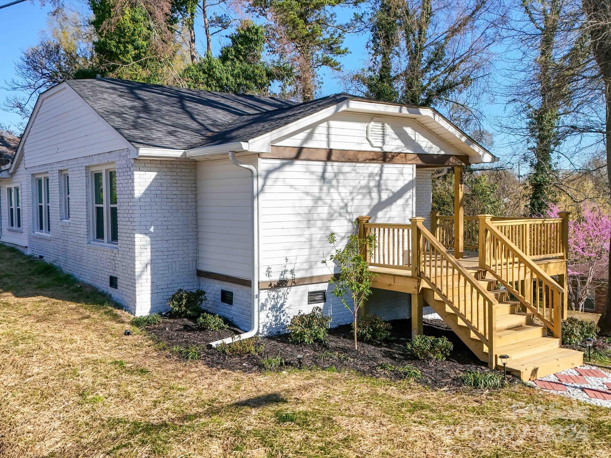 121 Brumley Avenue NE