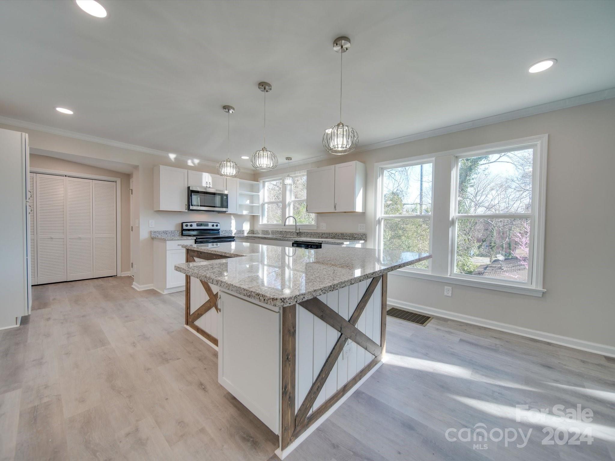 121 Brumley Avenue NE