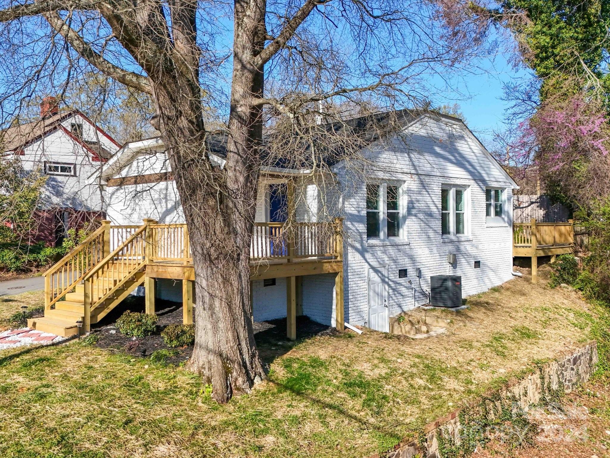 121 Brumley Avenue NE