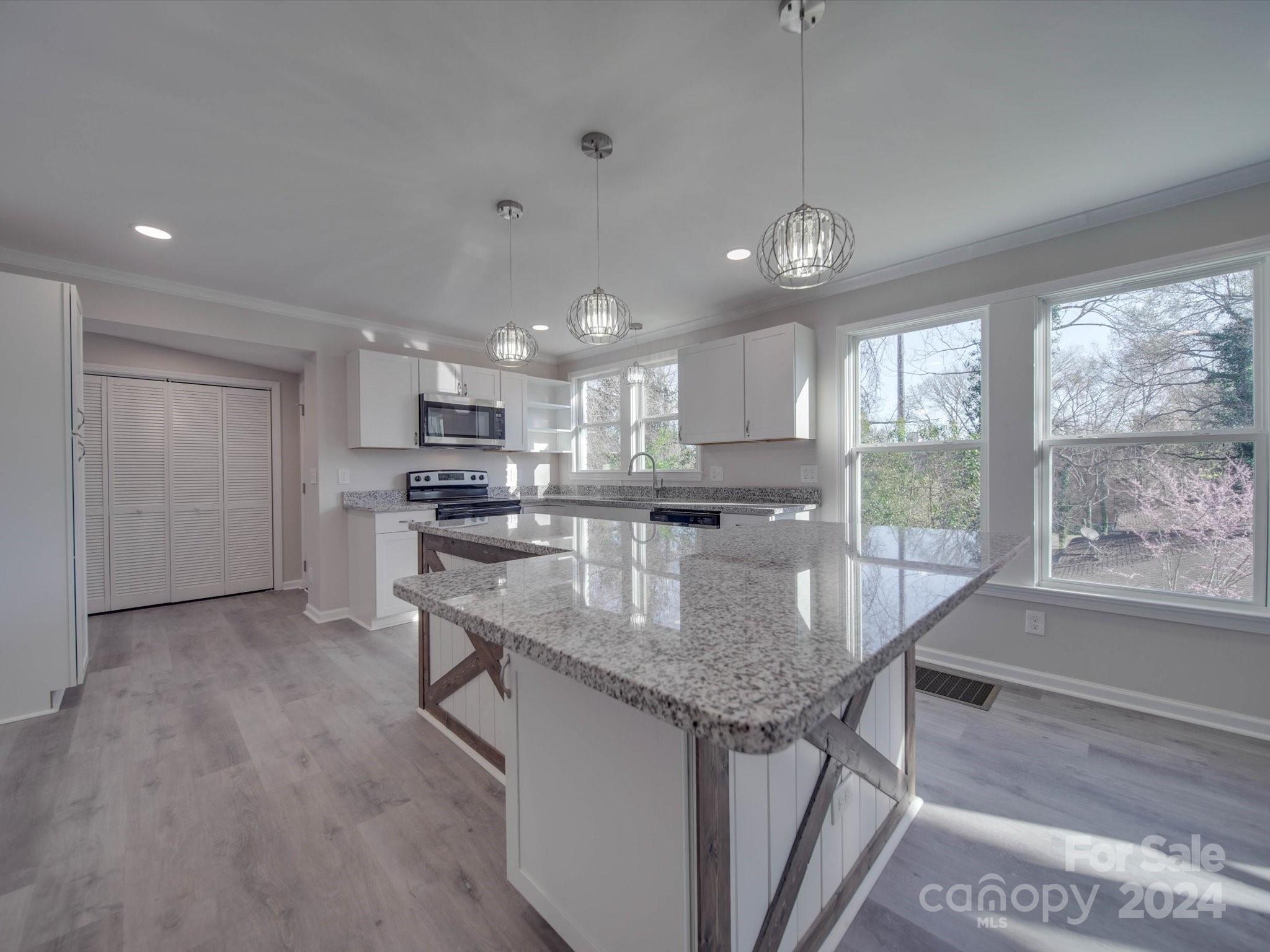 121 Brumley Avenue NE