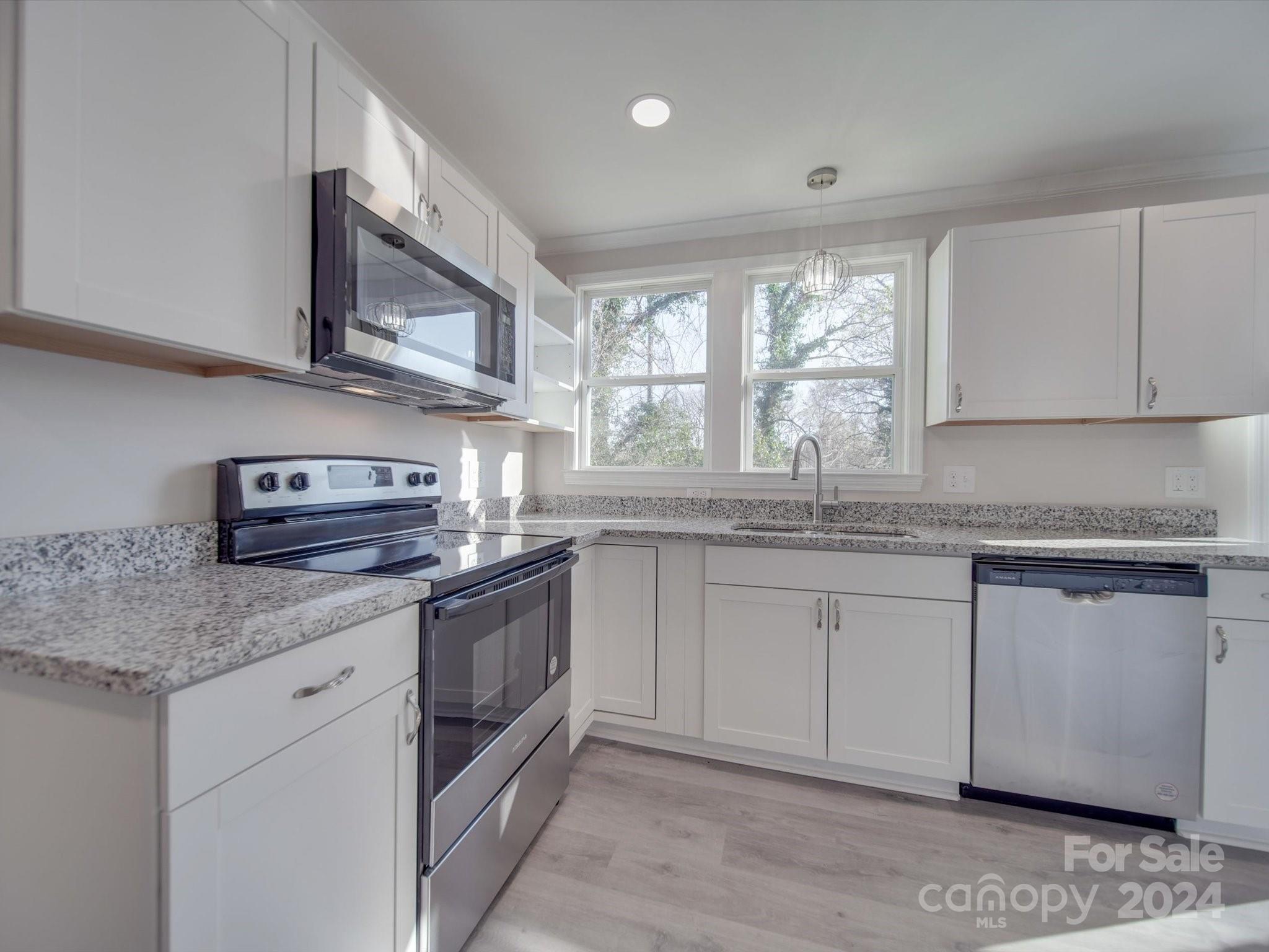 121 Brumley Avenue NE