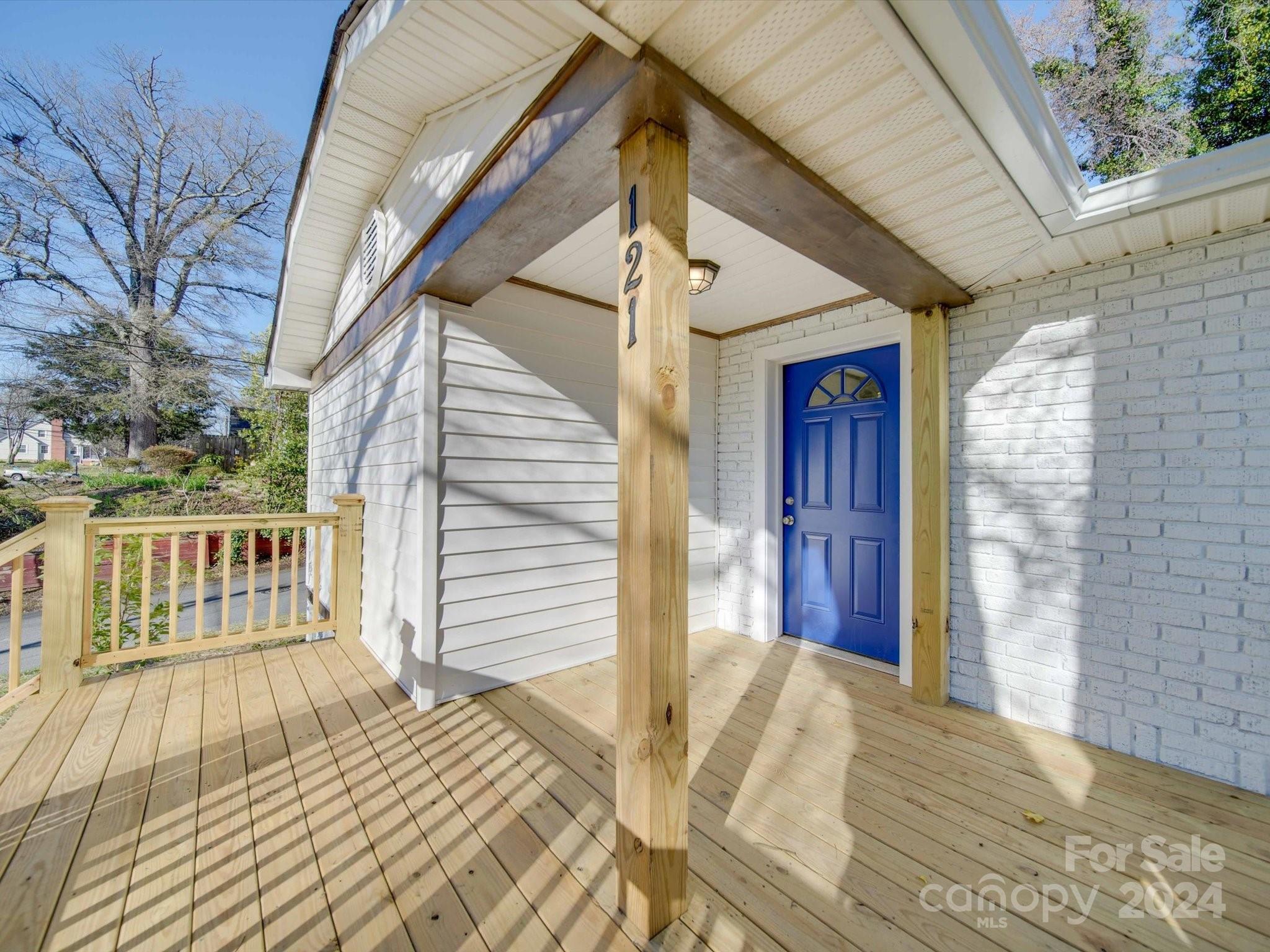 121 Brumley Avenue NE