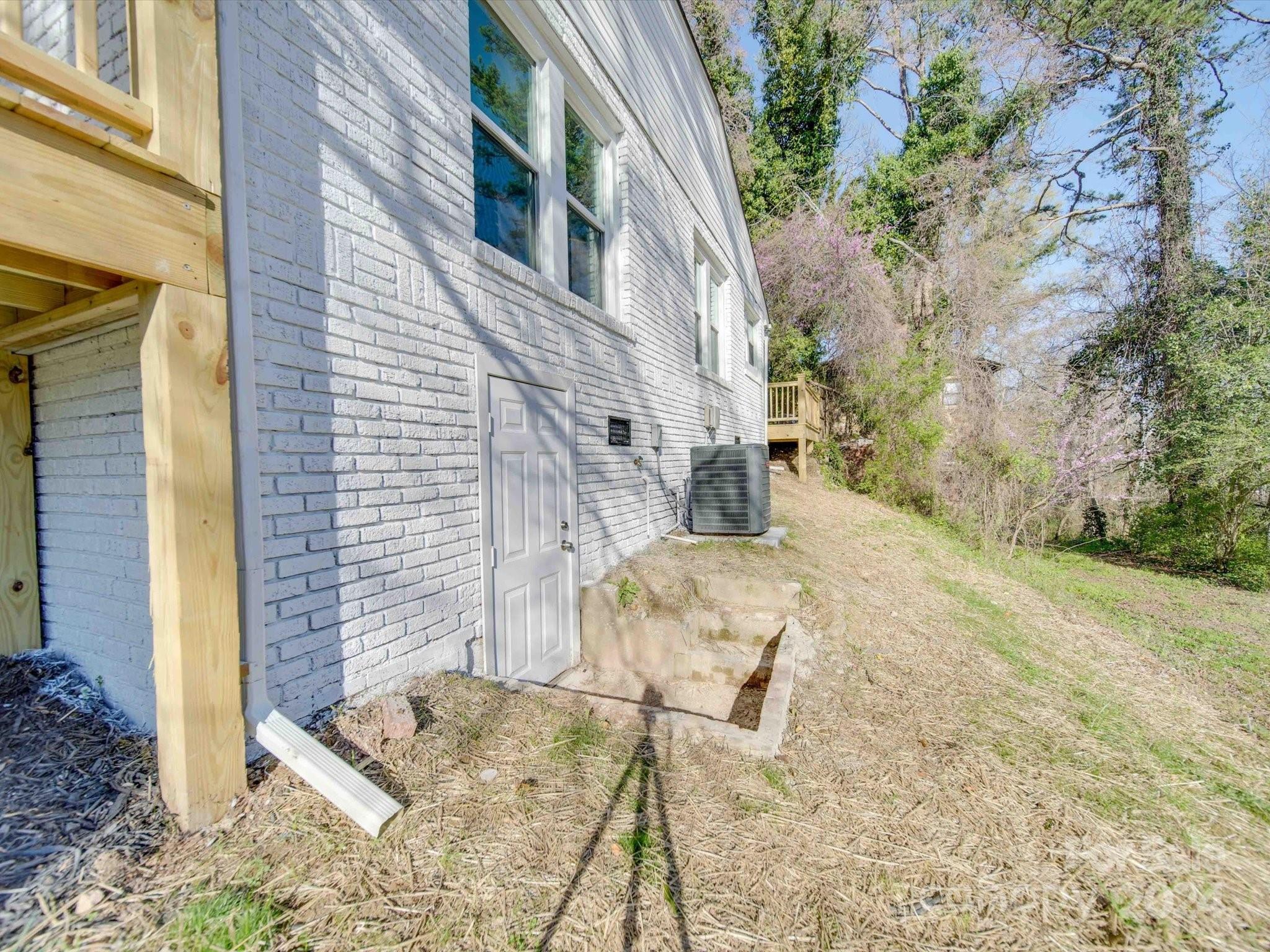 121 Brumley Avenue NE