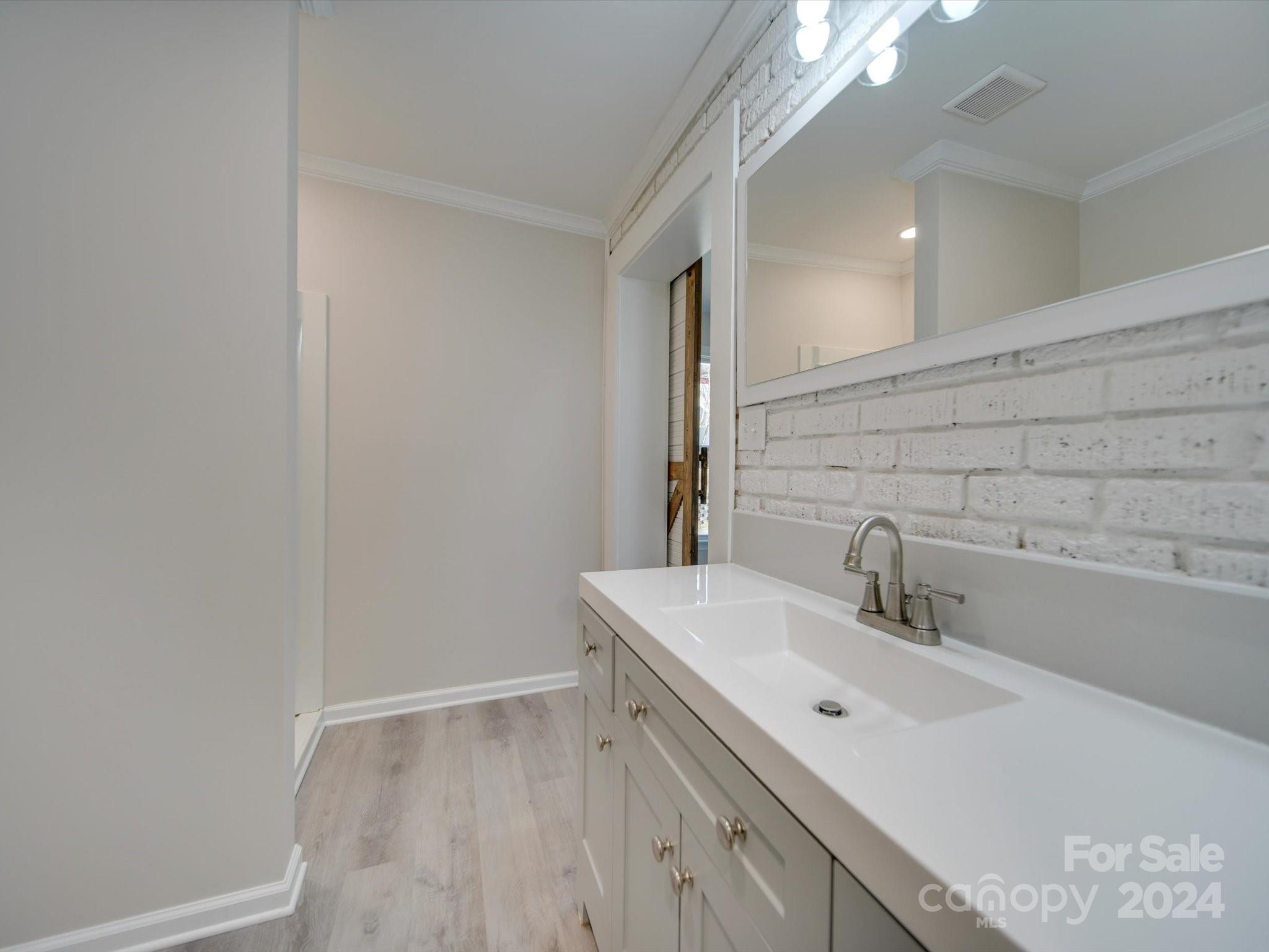 121 Brumley Avenue NE