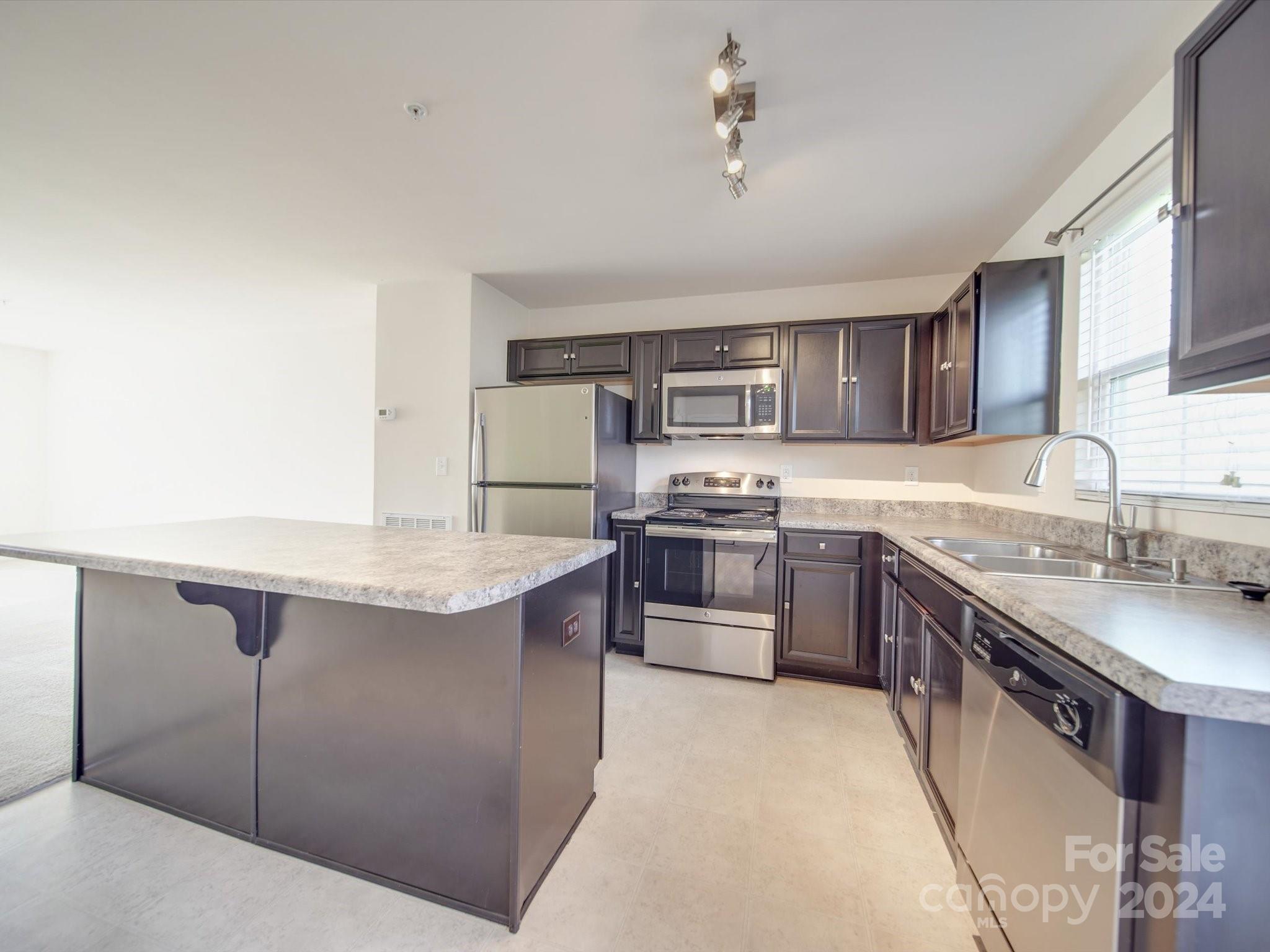 1096 Tangle Ridge Drive SE