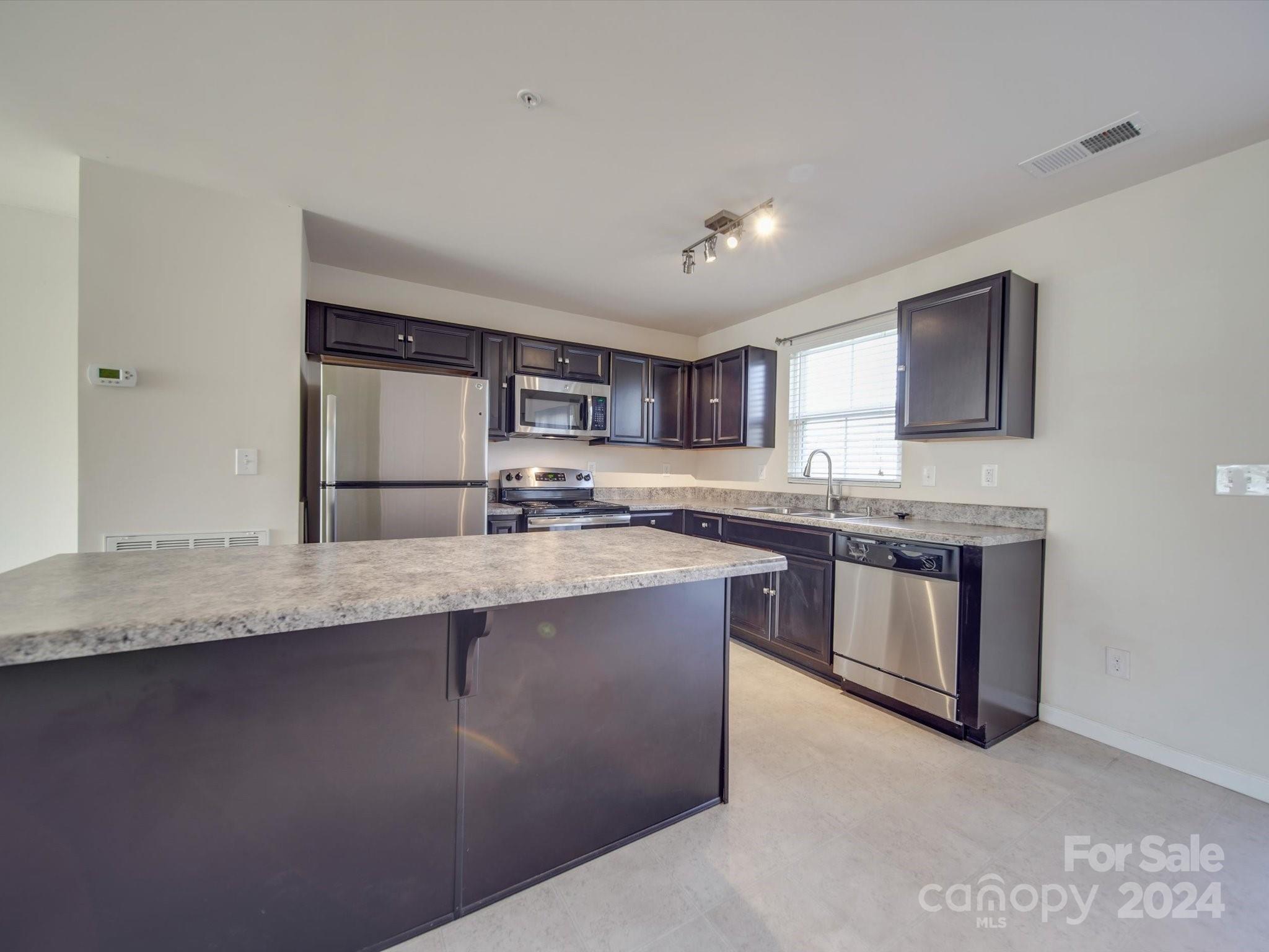 1096 Tangle Ridge Drive SE