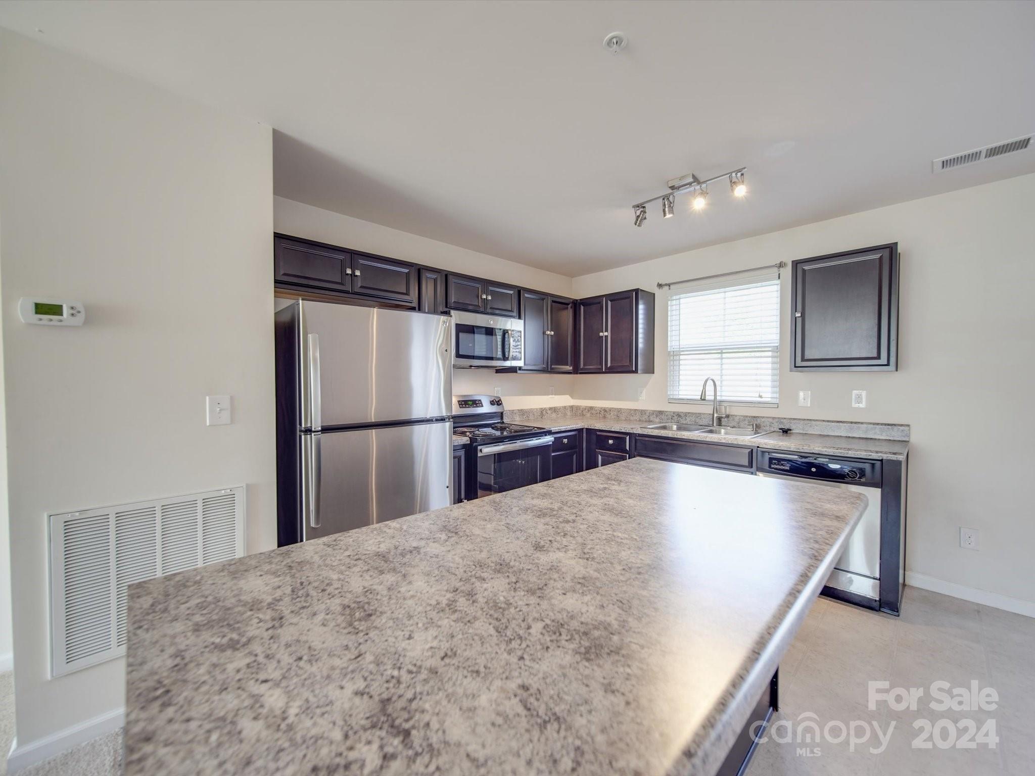 1096 Tangle Ridge Drive SE