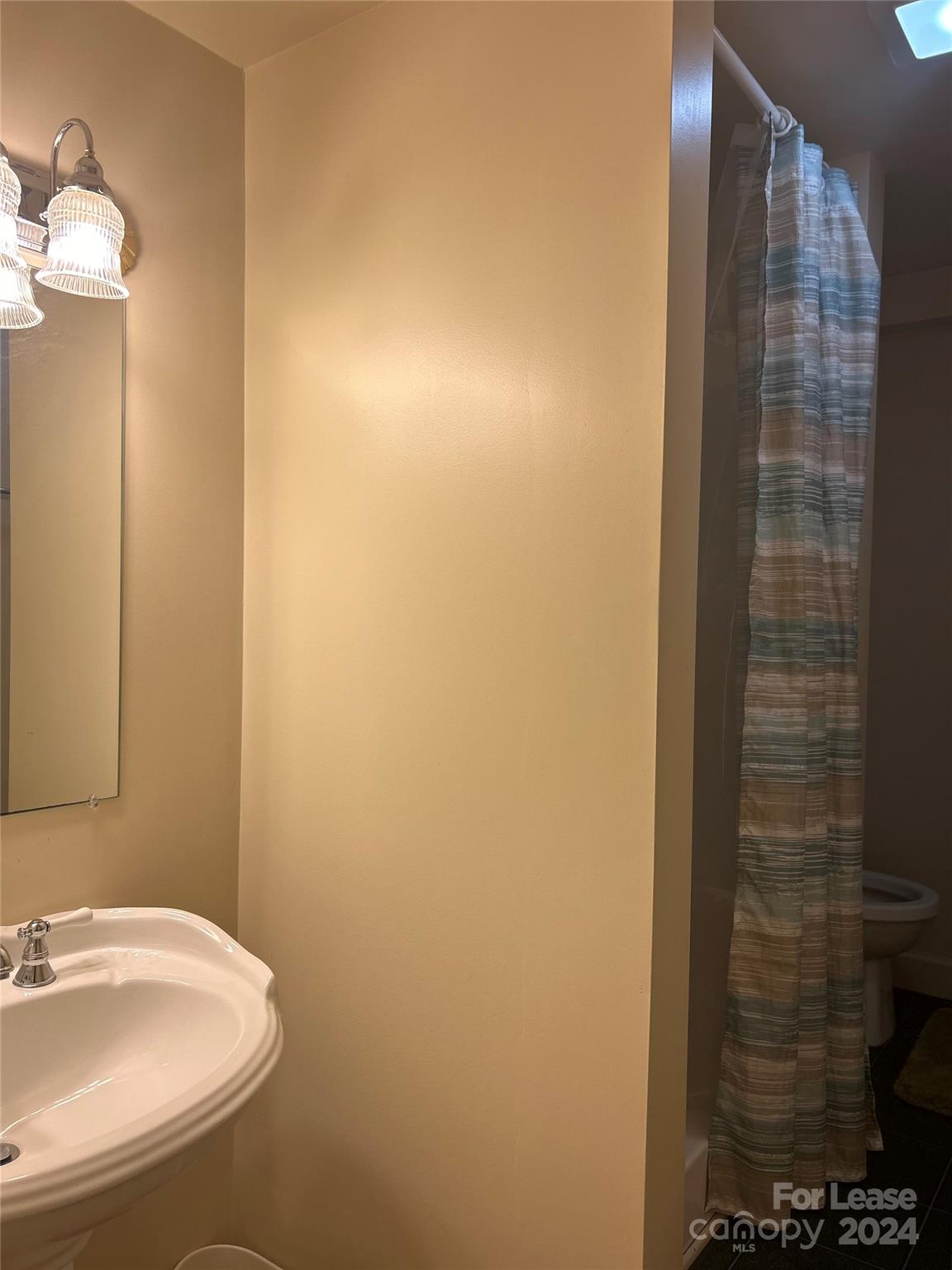 8001 Buckingham Lane