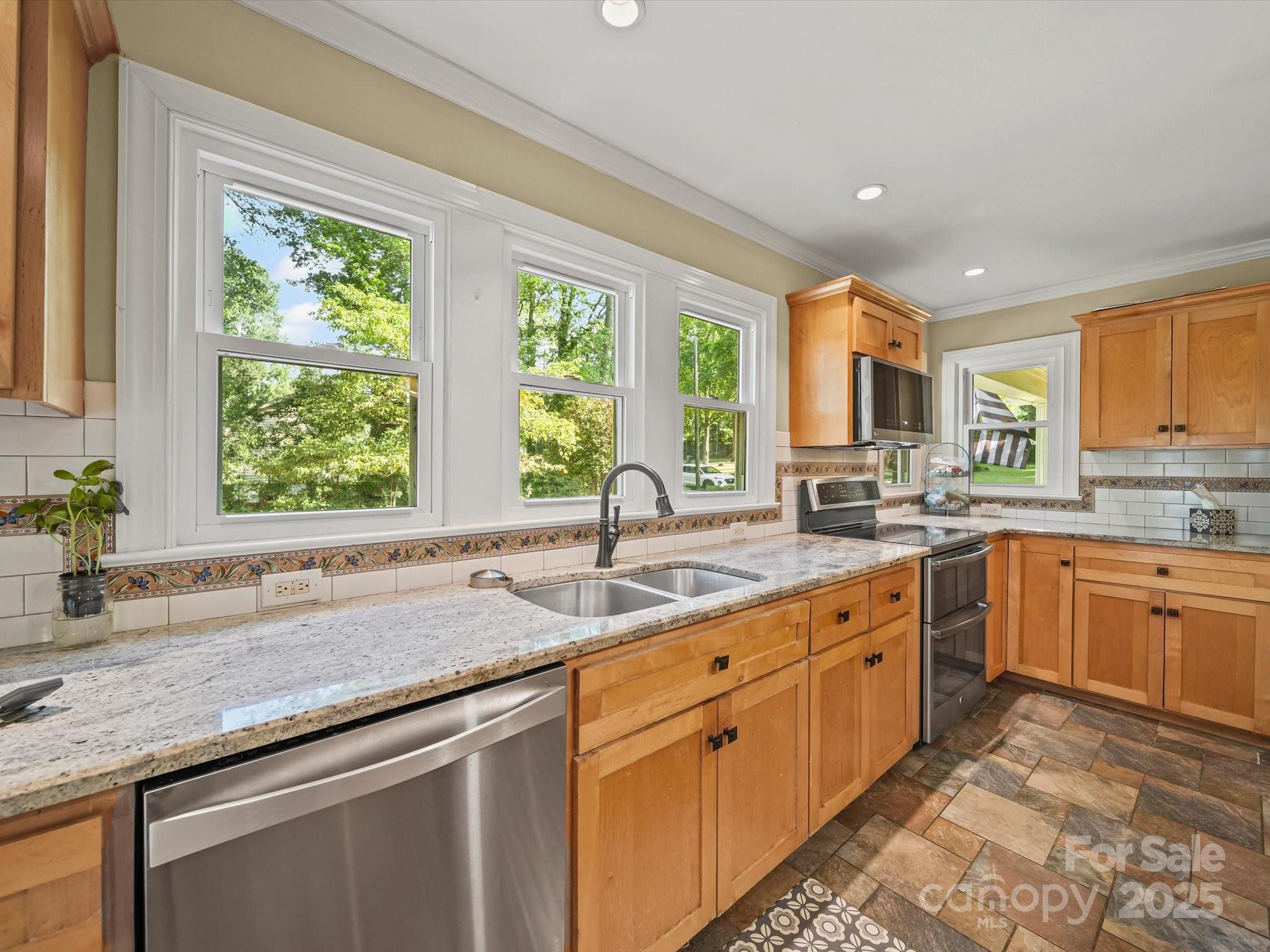 736 Spring Street SW