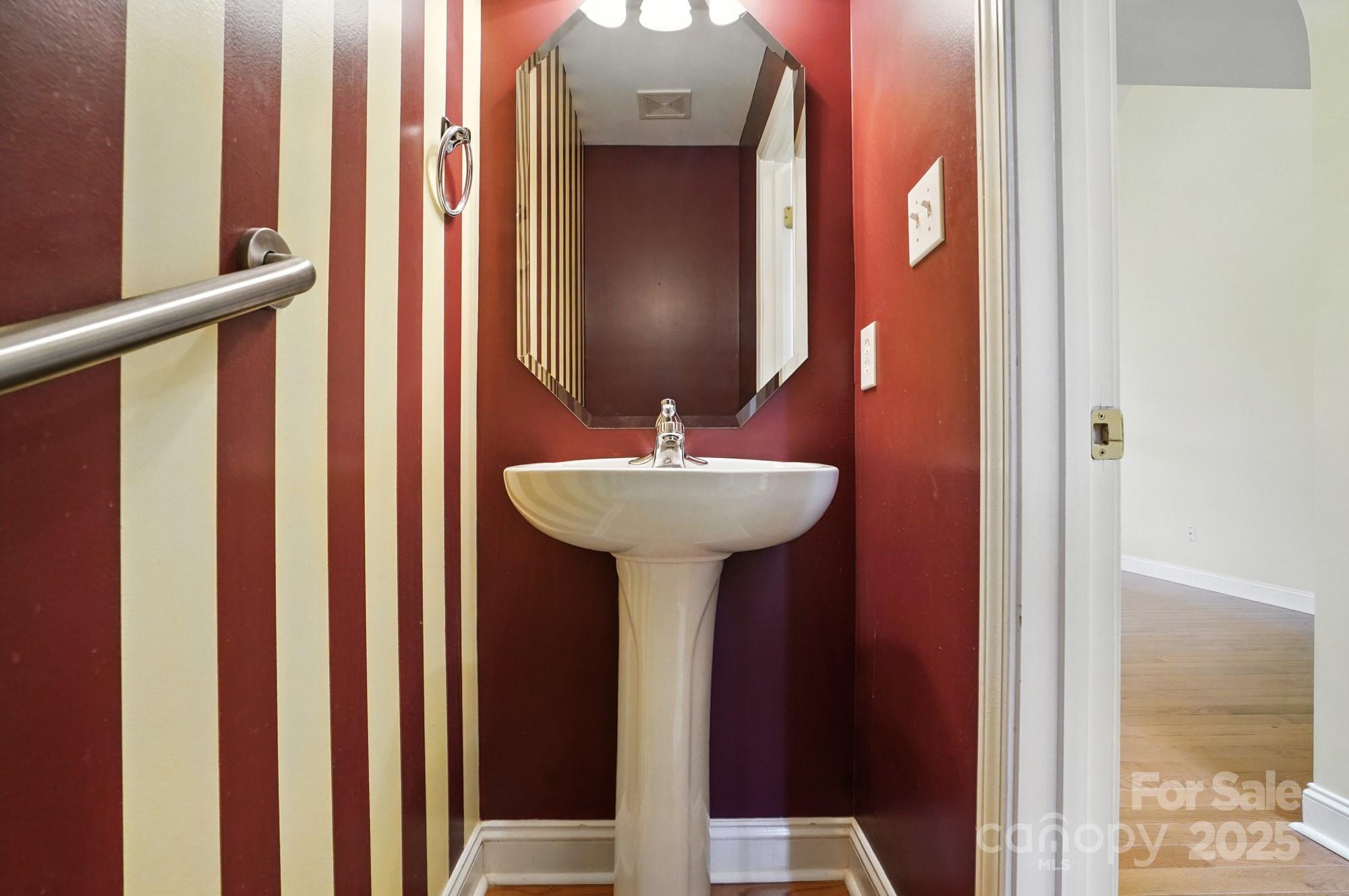 816 Treva Anne Drive SW