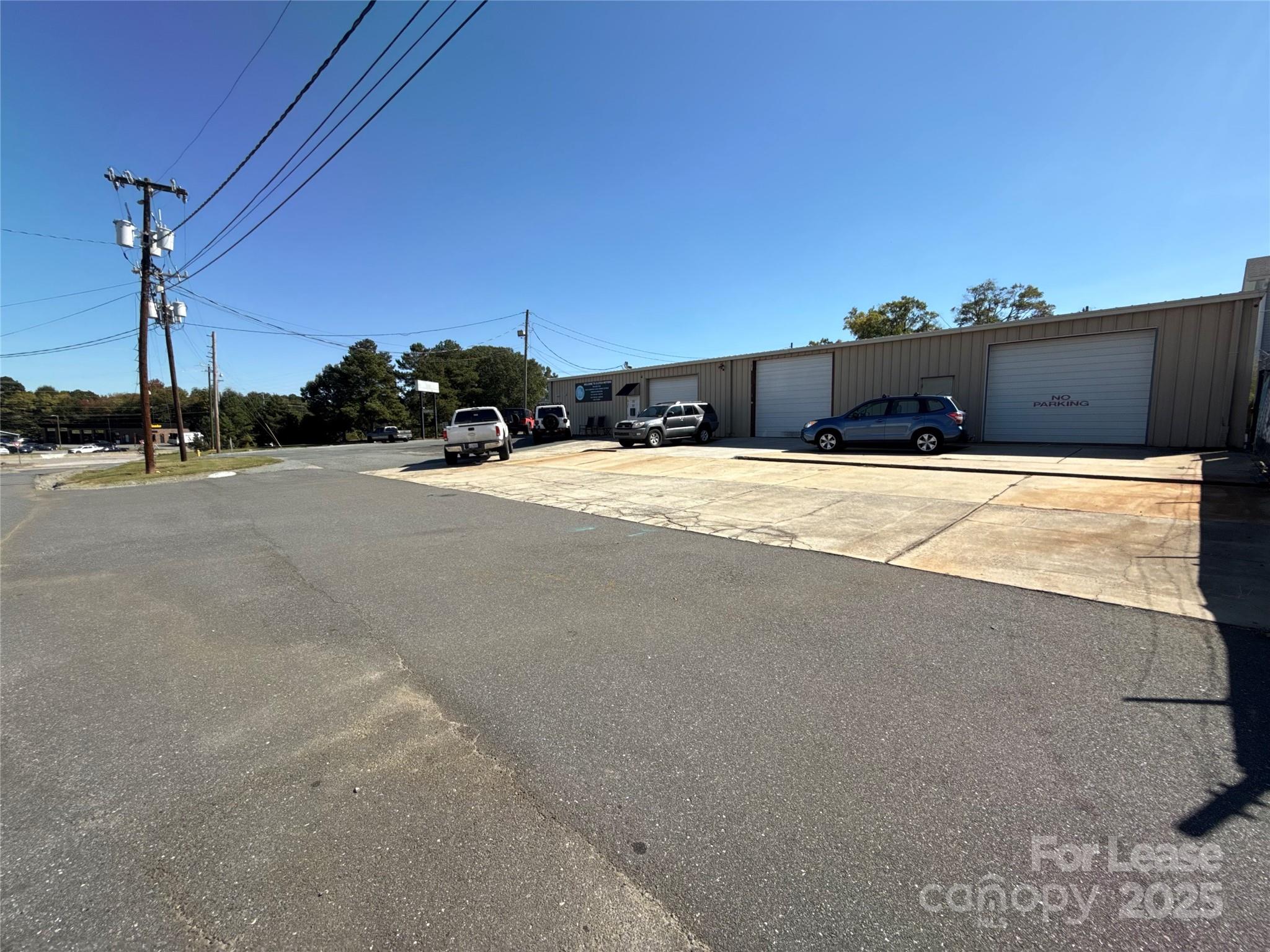 1905 W Roosevelt Boulevard