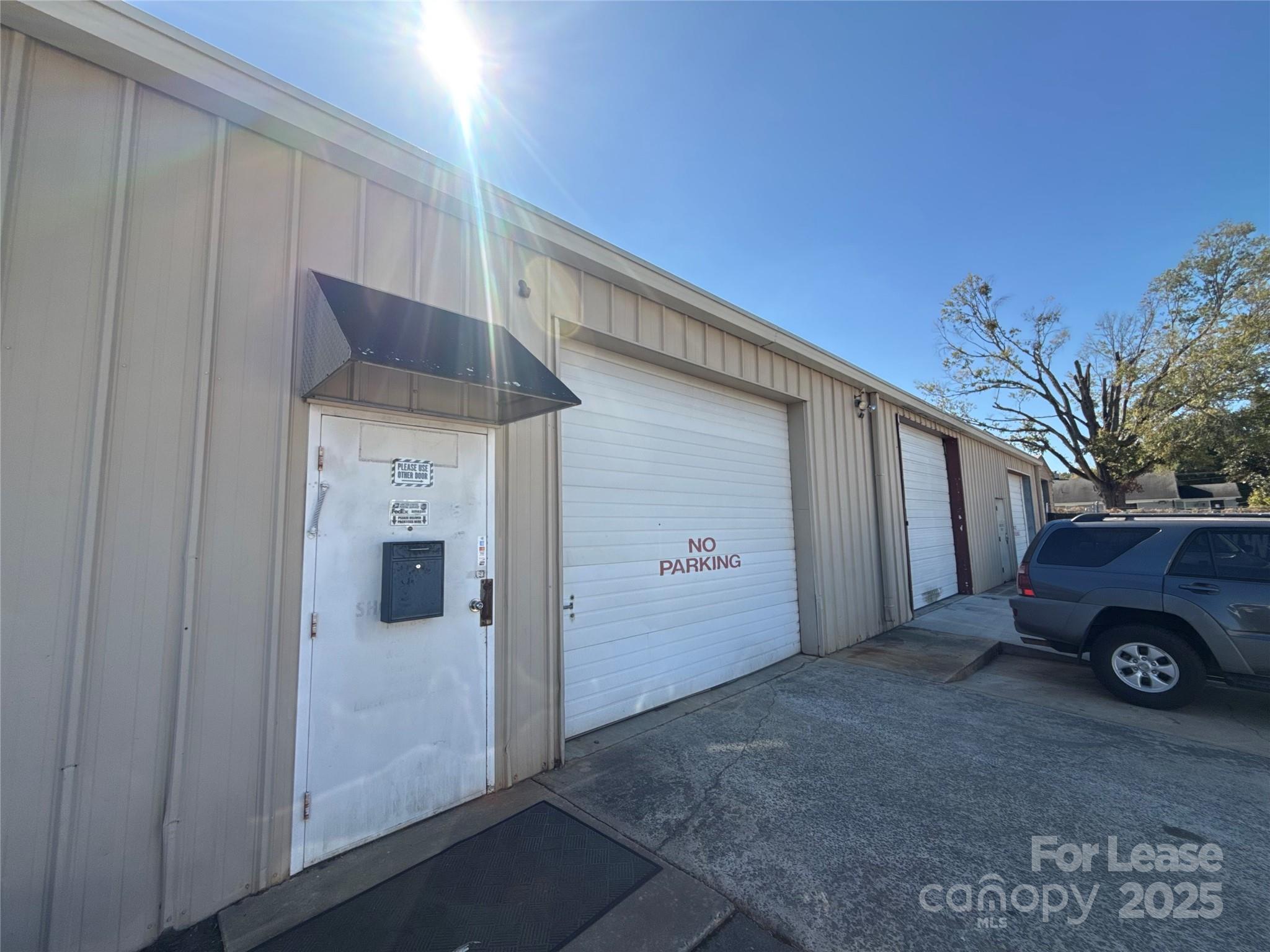 1905 W Roosevelt Boulevard