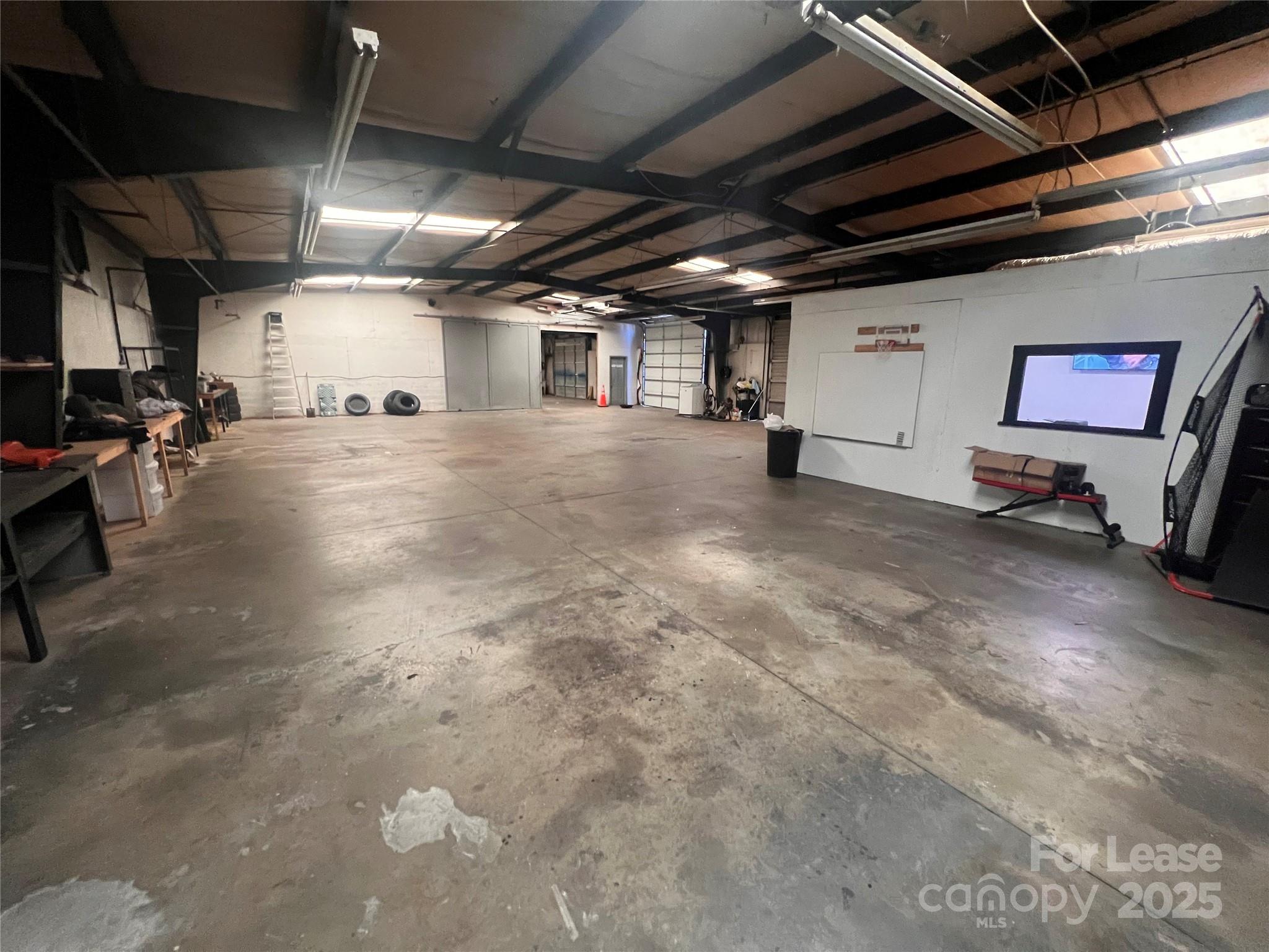 1905 W Roosevelt Boulevard