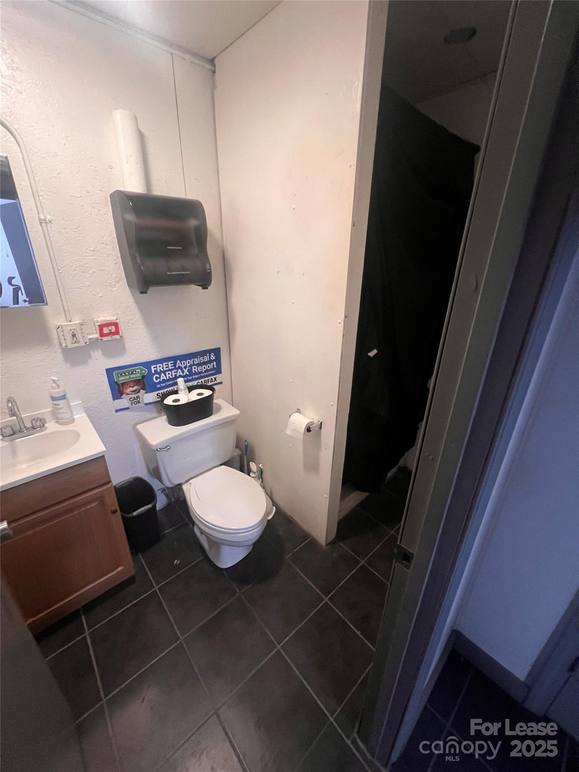 1905 W Roosevelt Boulevard