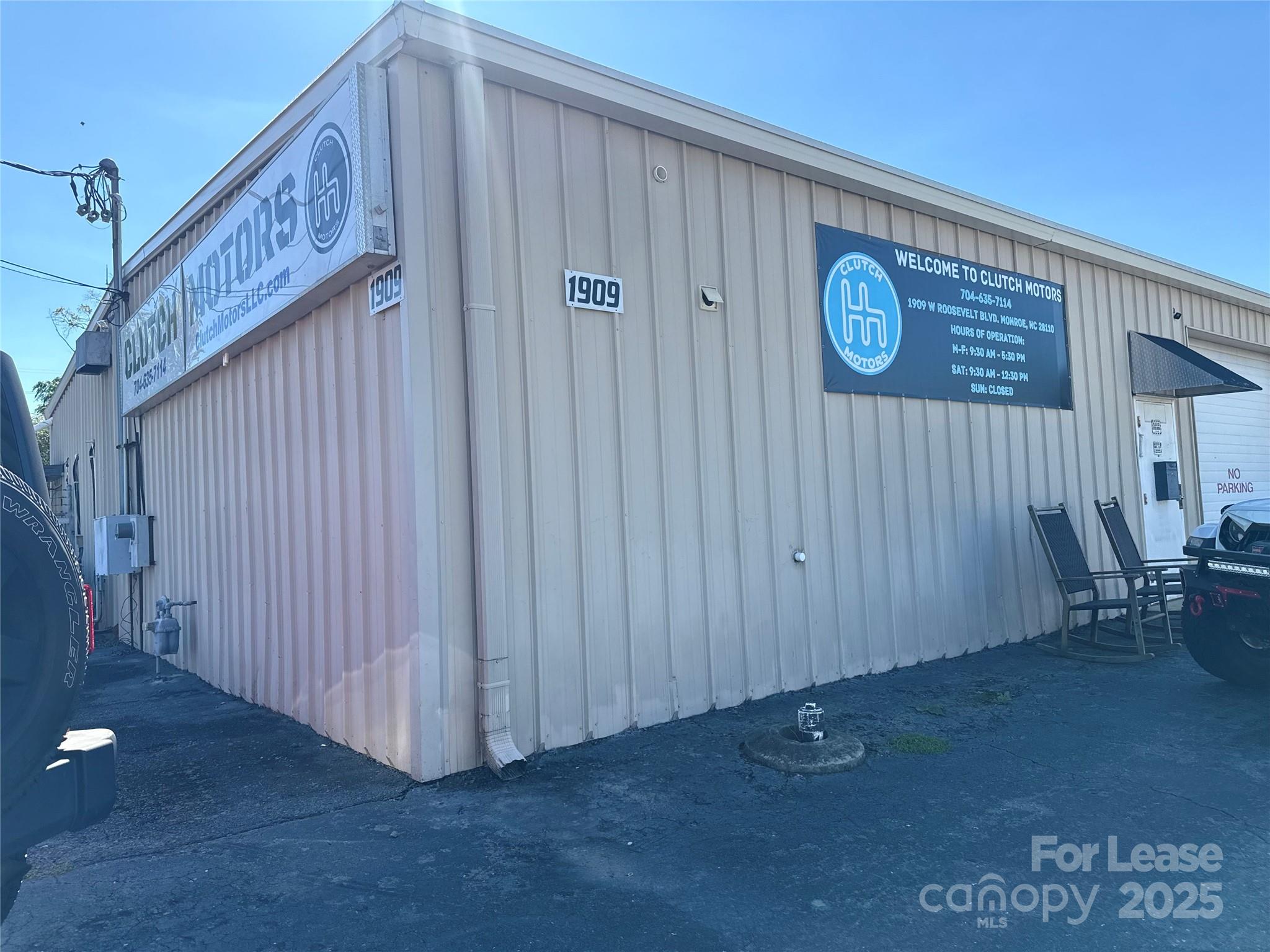 1905 W Roosevelt Boulevard