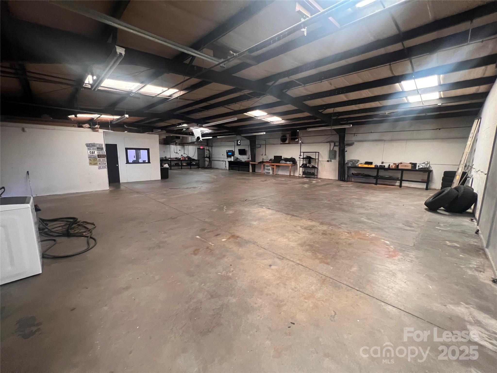 1905 W Roosevelt Boulevard