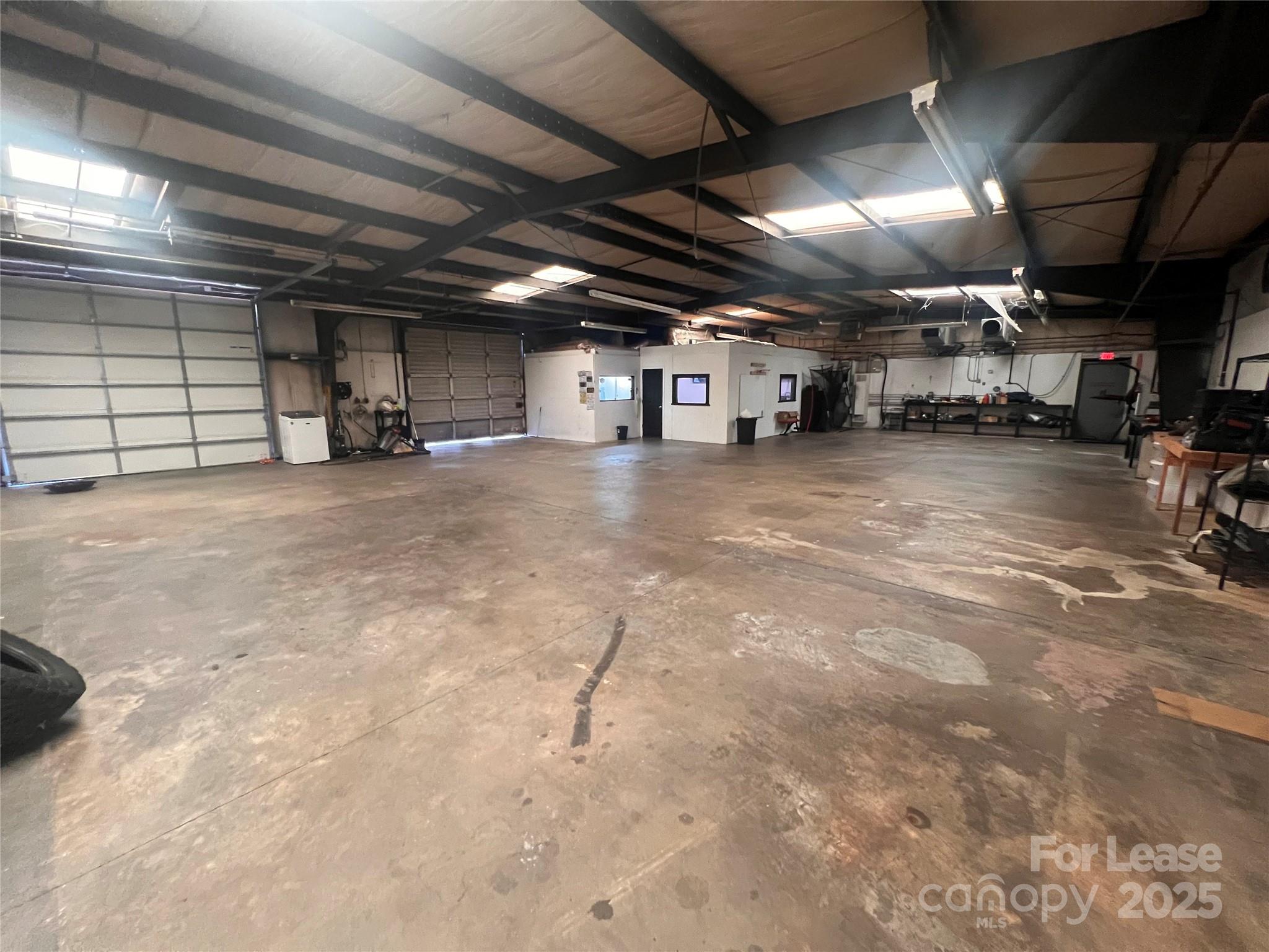 1905 W Roosevelt Boulevard