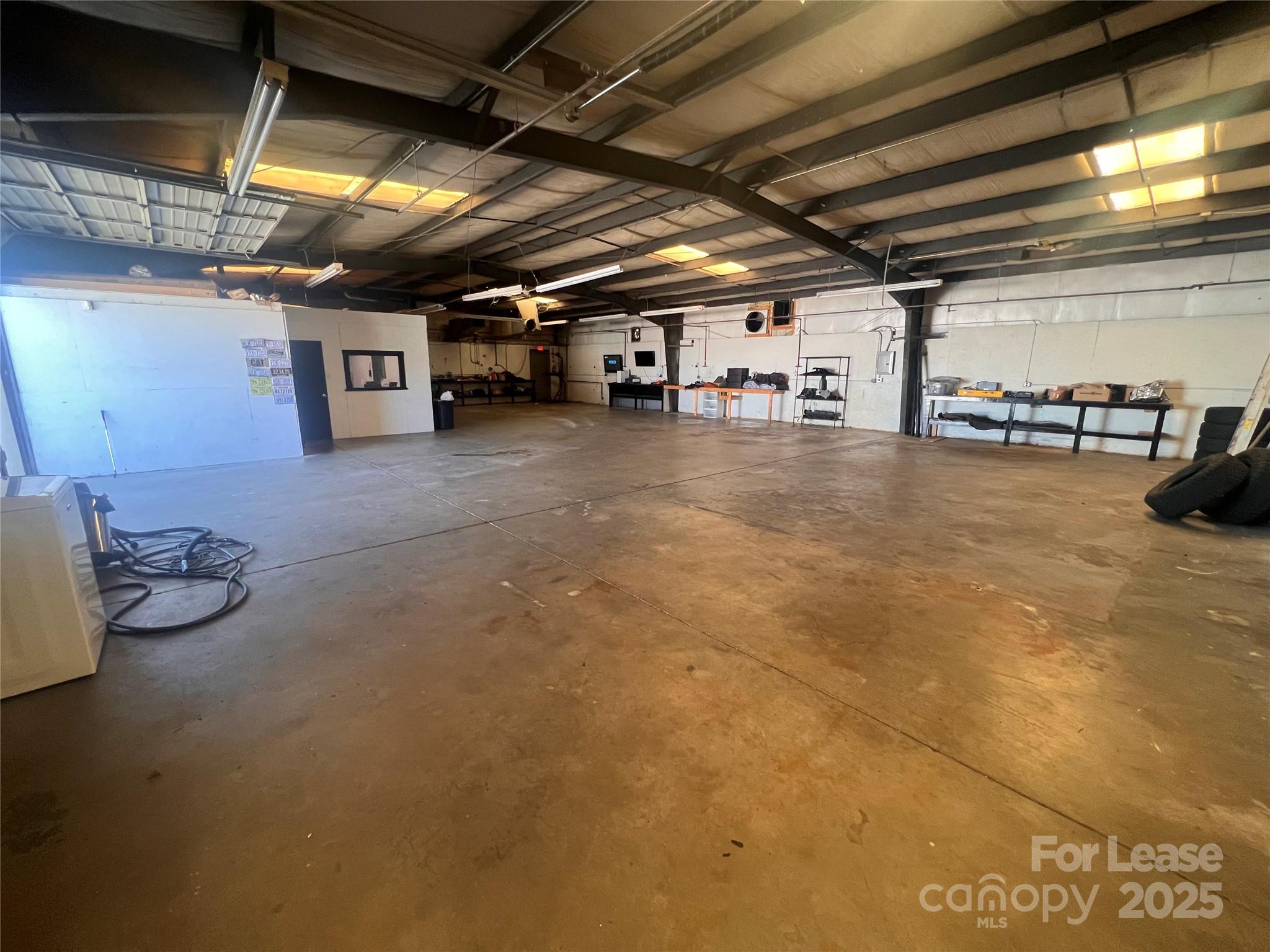 1905 W Roosevelt Boulevard