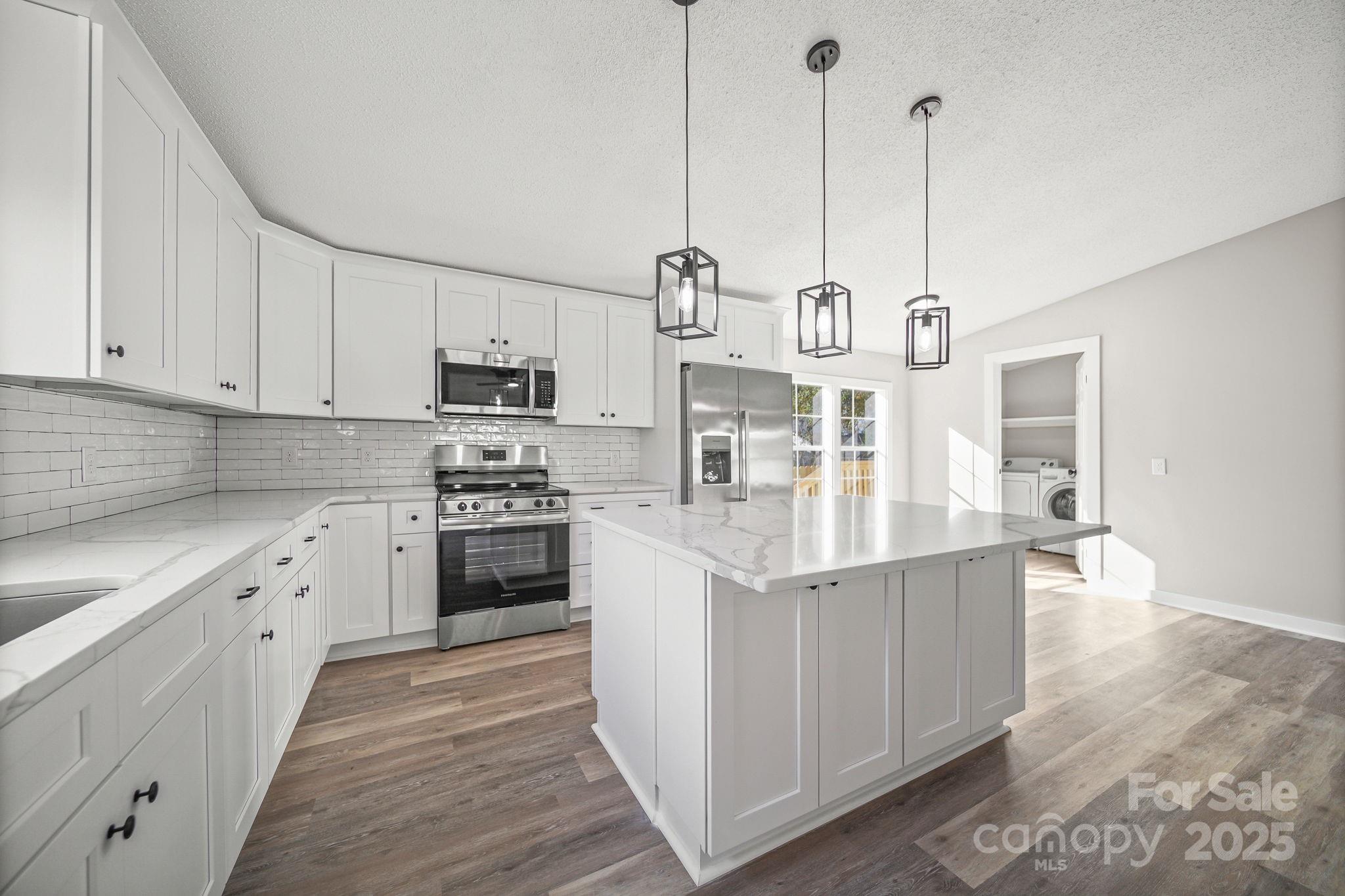 2008 Woodlawn Street