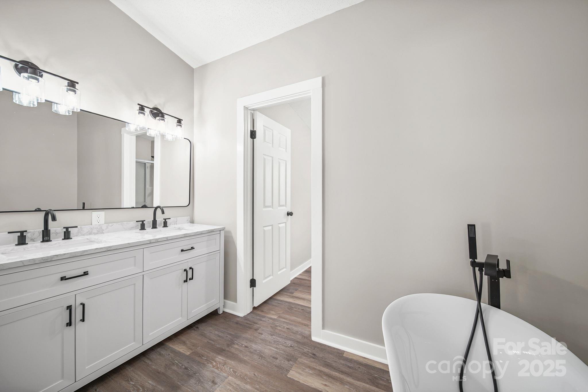 2008 Woodlawn Street