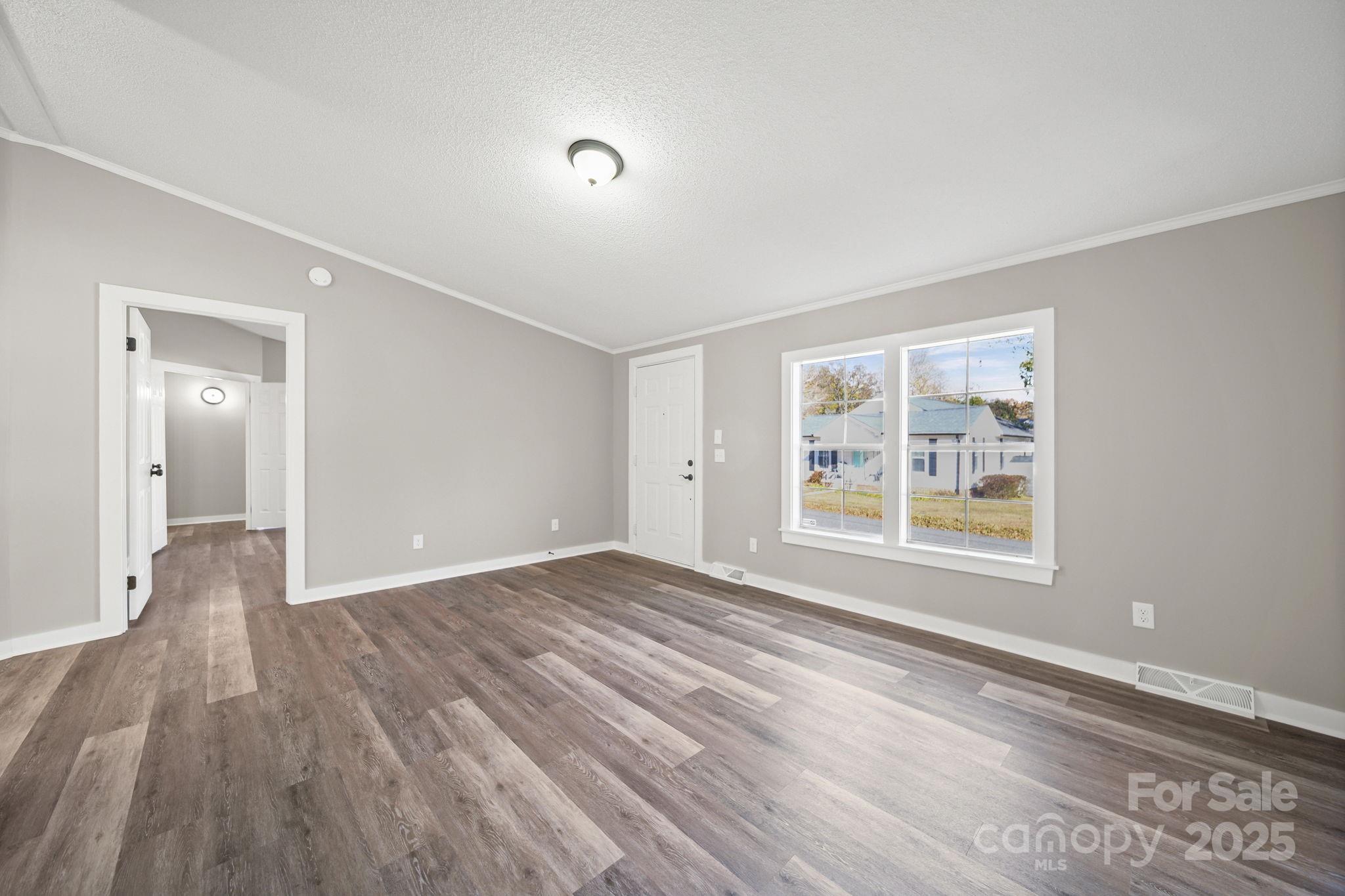 2008 Woodlawn Street