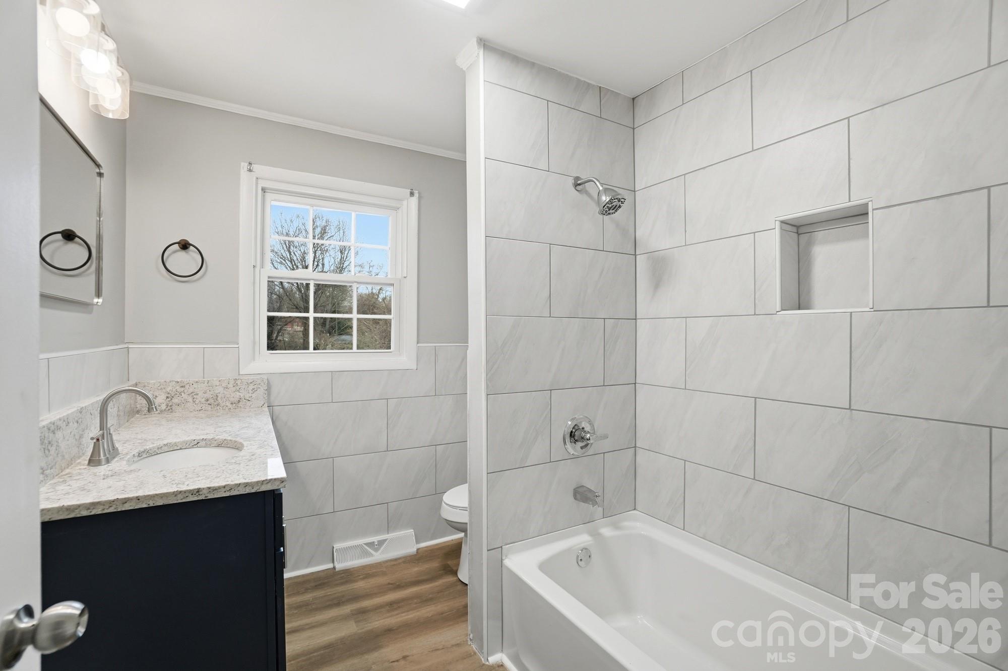 25 American Avenue NE