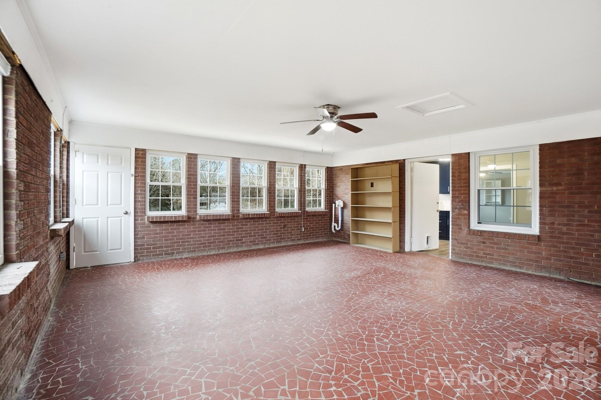 25 American Avenue NE